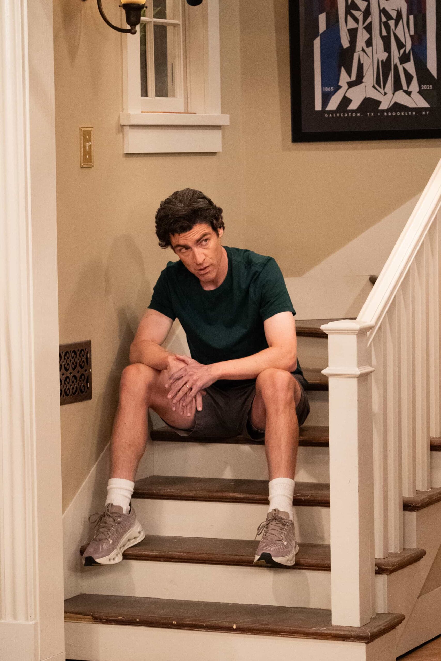 “Welcome to Family Value” – Malcolm’s home renovation takes an unexpected turn when Calvin’s cousin Crutch shows up uninvited to fix his floors. Meanwhile, Dave’s attempts to help around the house and support Grover’s booming T-shirt business lead to more stress than he bargained for, on THE NEIGHBORHOOD, Monday, Nov. 3 (8:00-8:30 PM, ET/PT) on the CBS Television Network, and streaming on Paramount+ (live and on-demand for Paramount+ subscribers, or on-demand for Paramount+ Essential subscribers the day after the episode airs)*. Pictured: Max Greenfield as Dave. Photo: Monty Brinton/CBS ©2025 CBS Broadcasting, Inc. All Rights Reserved.