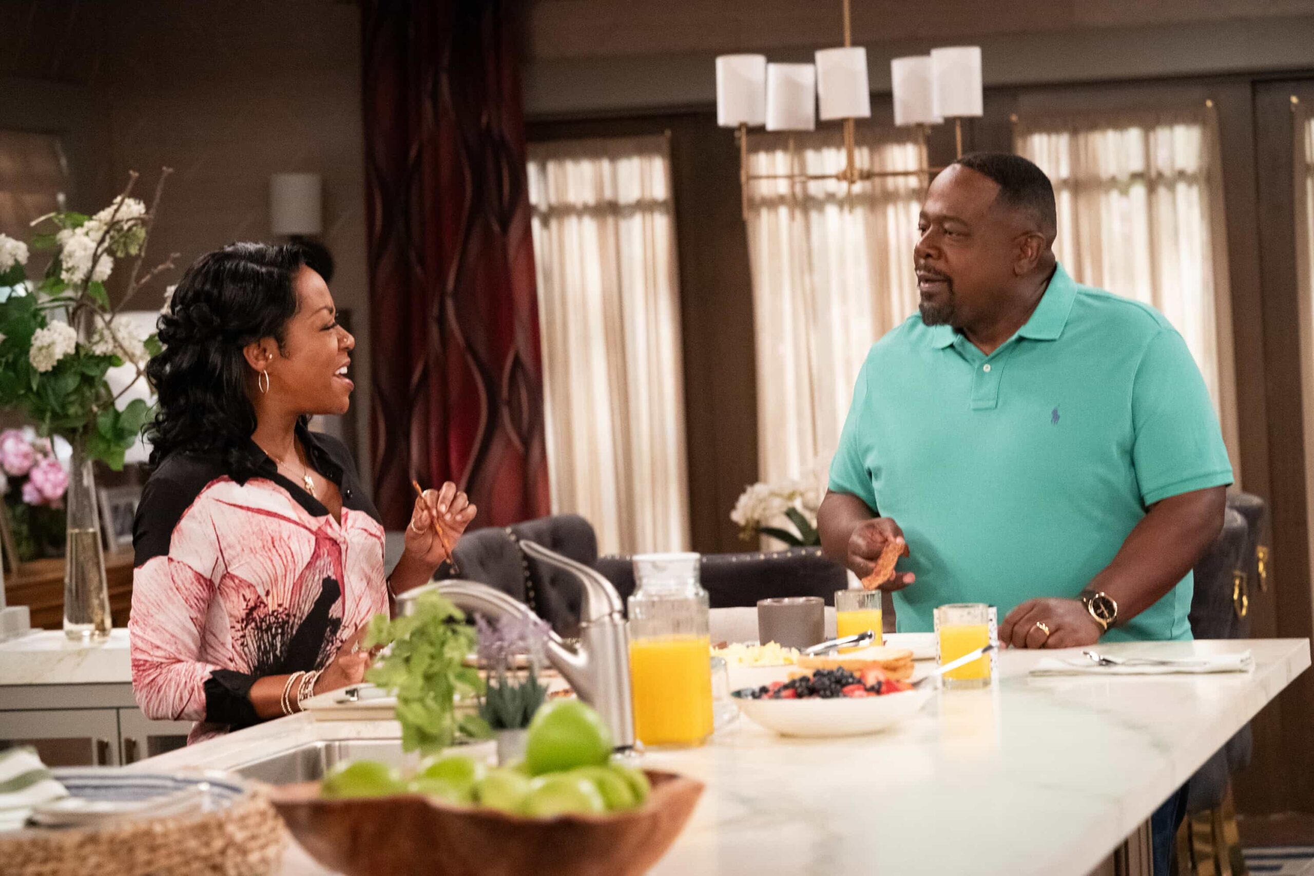 “Welcome to Family Value” – Malcolm’s home renovation takes an unexpected turn when Calvin’s cousin Crutch shows up uninvited to fix his floors. Meanwhile, Dave’s attempts to help around the house and support Grover’s booming T-shirt business lead to more stress than he bargained for, on THE NEIGHBORHOOD, Monday, Nov. 3 (8:00-8:30 PM, ET/PT) on the CBS Television Network, and streaming on Paramount+ (live and on-demand for Paramount+ subscribers, or on-demand for Paramount+ Essential subscribers the day after the episode airs)*. Pictured: Tichina Arnold as Tina and Cedric The Entertainer as Calvin. Photo: Monty Brinton/CBS ©2025 CBS Broadcasting, Inc. All Rights Reserved.