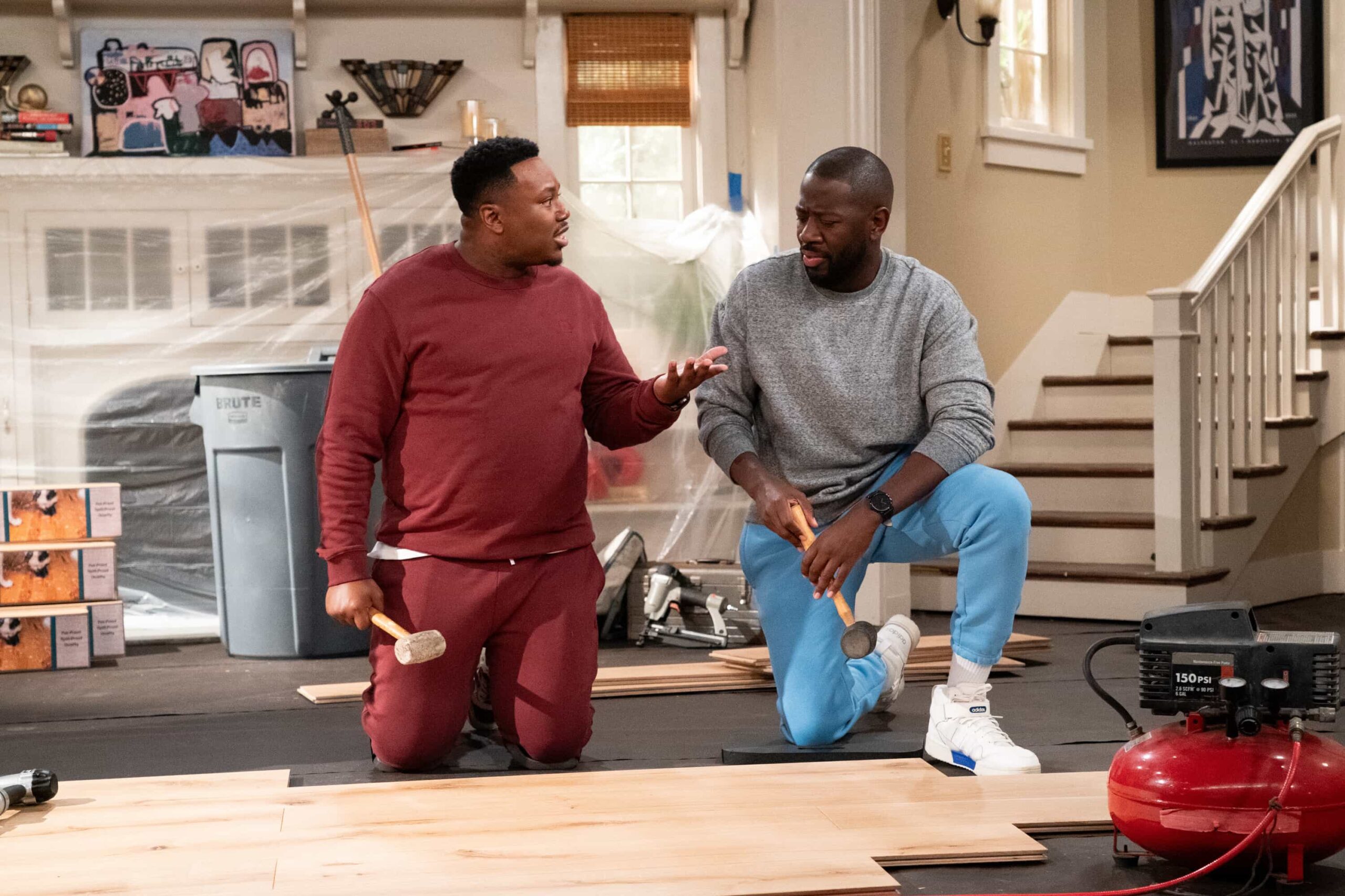 “Welcome to Family Value” – Malcolm’s home renovation takes an unexpected turn when Calvin’s cousin Crutch shows up uninvited to fix his floors. Meanwhile, Dave’s attempts to help around the house and support Grover’s booming T-shirt business lead to more stress than he bargained for, on THE NEIGHBORHOOD, Monday, Nov. 3 (8:00-8:30 PM, ET/PT) on the CBS Television Network, and streaming on Paramount+ (live and on-demand for Paramount+ subscribers, or on-demand for Paramount+ Essential subscribers the day after the episode airs)*. Pictured: Marcel Spears as Marty and Sheaun McKinney as Malcolm. Photo: Monty Brinton/CBS ©2025 CBS Broadcasting, Inc. All Rights Reserved.