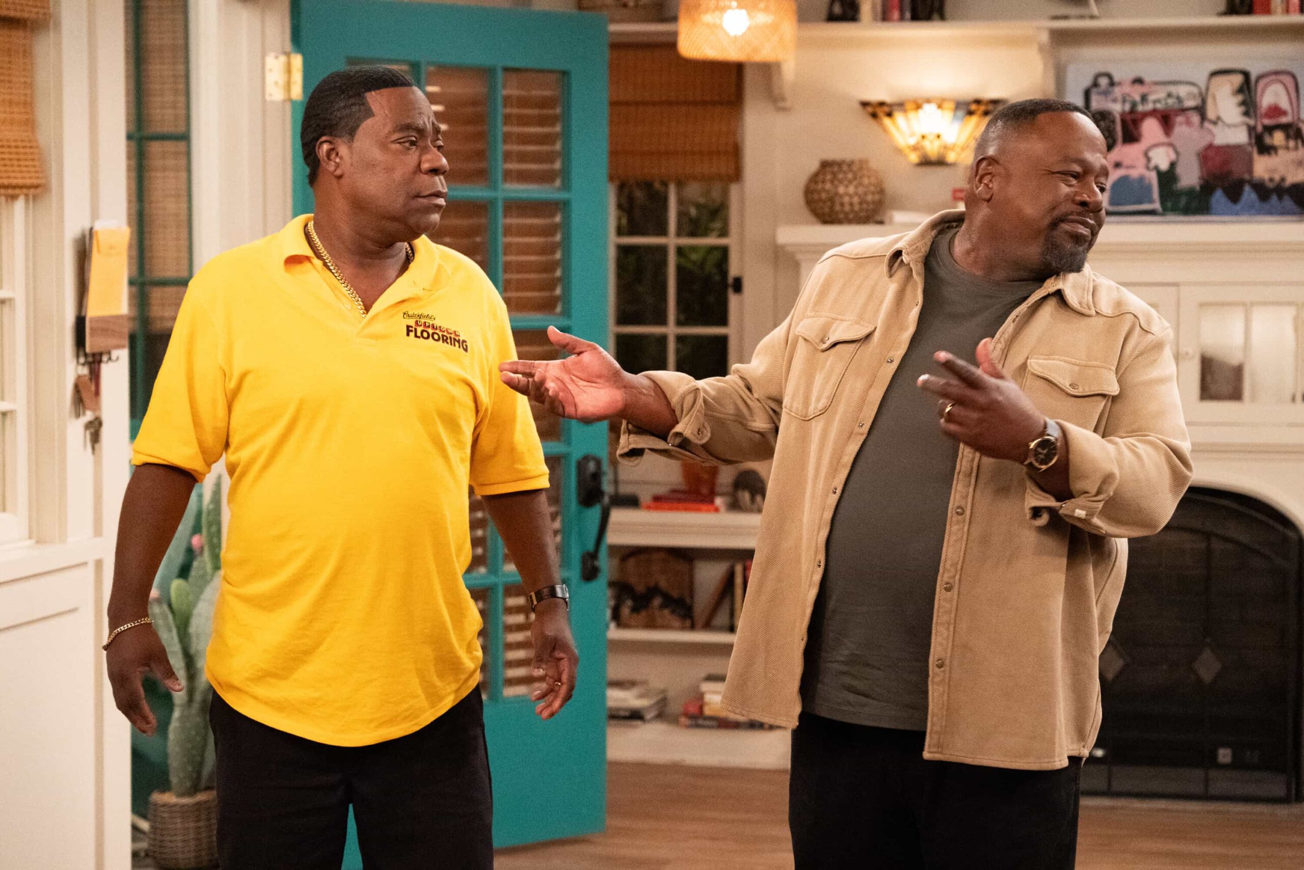 The Neighborhood Season 8 Episode 4 “Welcome to Family Value” – Malcolm’s home renovation takes an unexpected turn when Calvin’s cousin Crutch shows up uninvited to fix his floors. Meanwhile, Dave’s attempts to help around the house and support Grover’s booming T-shirt business lead to more stress than he bargained for, on THE NEIGHBORHOOD, Monday, Nov. 3 (8:00-8:30 PM, ET/PT) on the CBS Television Network, and streaming on Paramount+ (live and on-demand for Paramount+ subscribers, or on-demand for Paramount+ Essential subscribers the day after the episode airs)*. Pictured: Tracy Morgan as Crutch and Cedric The Entertainer as Calvin. Photo: Monty Brinton/CBS ©2025 CBS Broadcasting, Inc. All Rights Reserved.