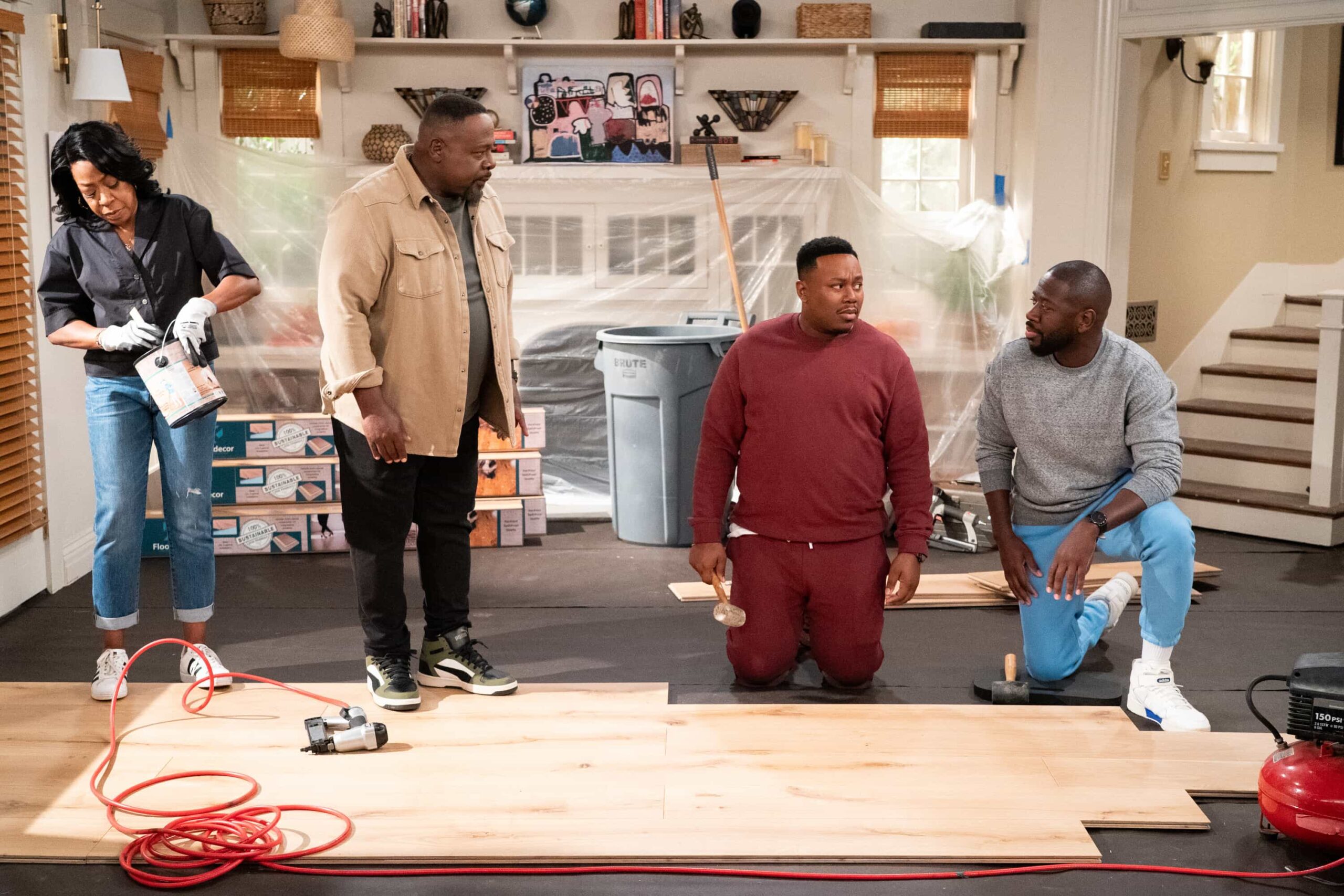 “Welcome to Family Value” – Malcolm’s home renovation takes an unexpected turn when Calvin’s cousin Crutch shows up uninvited to fix his floors. Meanwhile, Dave’s attempts to help around the house and support Grover’s booming T-shirt business lead to more stress than he bargained for, on THE NEIGHBORHOOD, Monday, Nov. 3 (8:00-8:30 PM, ET/PT) on the CBS Television Network, and streaming on Paramount+ (live and on-demand for Paramount+ subscribers, or on-demand for Paramount+ Essential subscribers the day after the episode airs)*. Pictured: Tichina Arnold as Tina, Cedric The Entertainer as Calvin, Marcel Spears as Marty and Sheaun McKinney as Malcolm. Photo: Monty Brinton/CBS ©2025 CBS Broadcasting, Inc. All Rights Reserved.