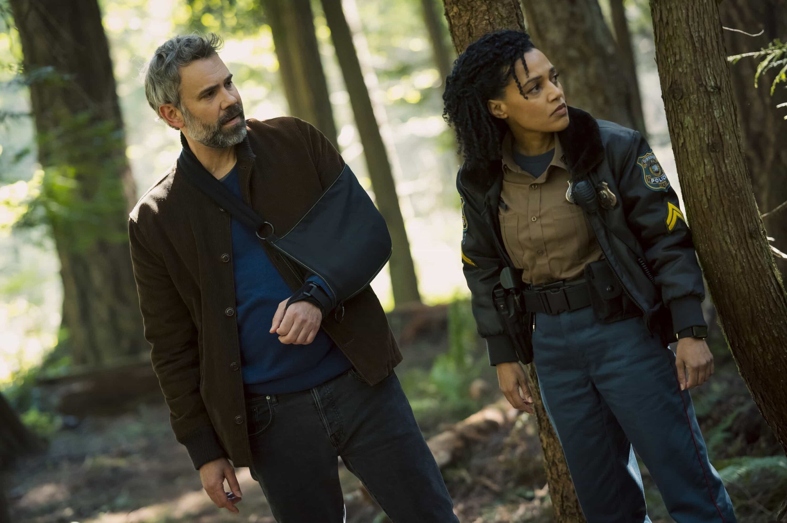 Murder in a Small Town Season 2 Episode 6: L-R: Rossif Sutherland and Bethany Brown in the "Trust, But Verify" episode of MURDER IN A SMALL TOWN airing Tuesday, Nov. 4 (8:00-9:00PM ET/PT) on FOX. ©2025 Fox Media LLC. CR: Kailey Schwerman/ FOX.