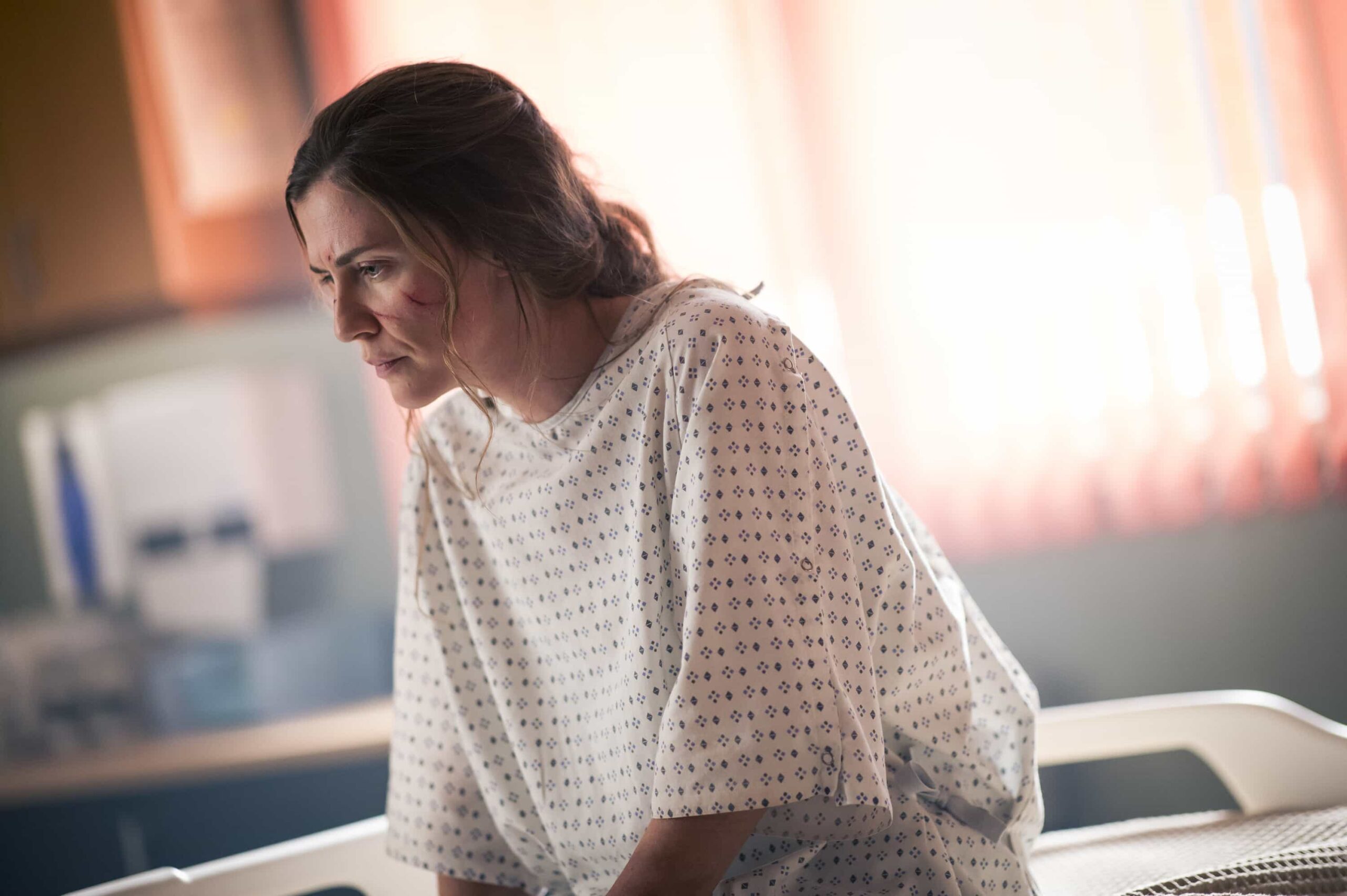 MURDER IN A SMALL TOWN: guest star Sara Canning in the "Trust, But Verify" episode of MURDER IN A SMALL TOWN airing Tuesday, Nov. 4 (8:00-9:00PM ET/PT) on FOX. ©2025 Fox Media LLC. CR: Kailey Schwerman/ FOX.