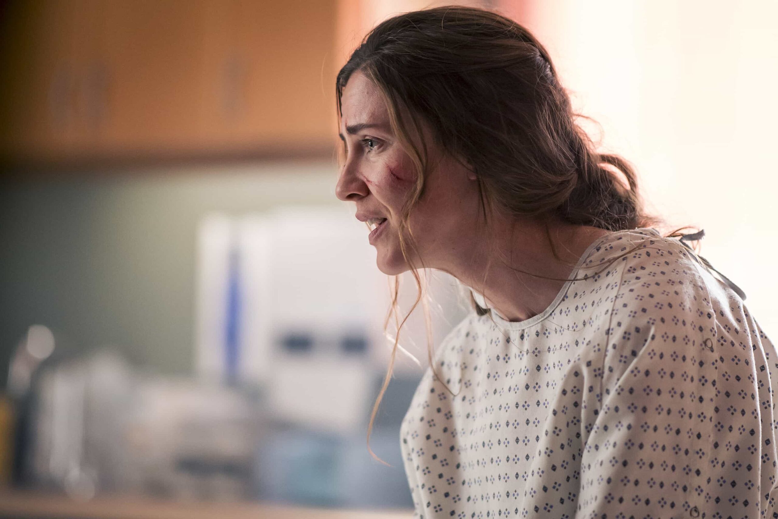 MURDER IN A SMALL TOWN: guest star Sara Canning in the "Trust, But Verify" episode of MURDER IN A SMALL TOWN airing Tuesday, Nov. 4 (8:00-9:00PM ET/PT) on FOX. ©2025 Fox Media LLC. CR: Kailey Schwerman/ FOX.