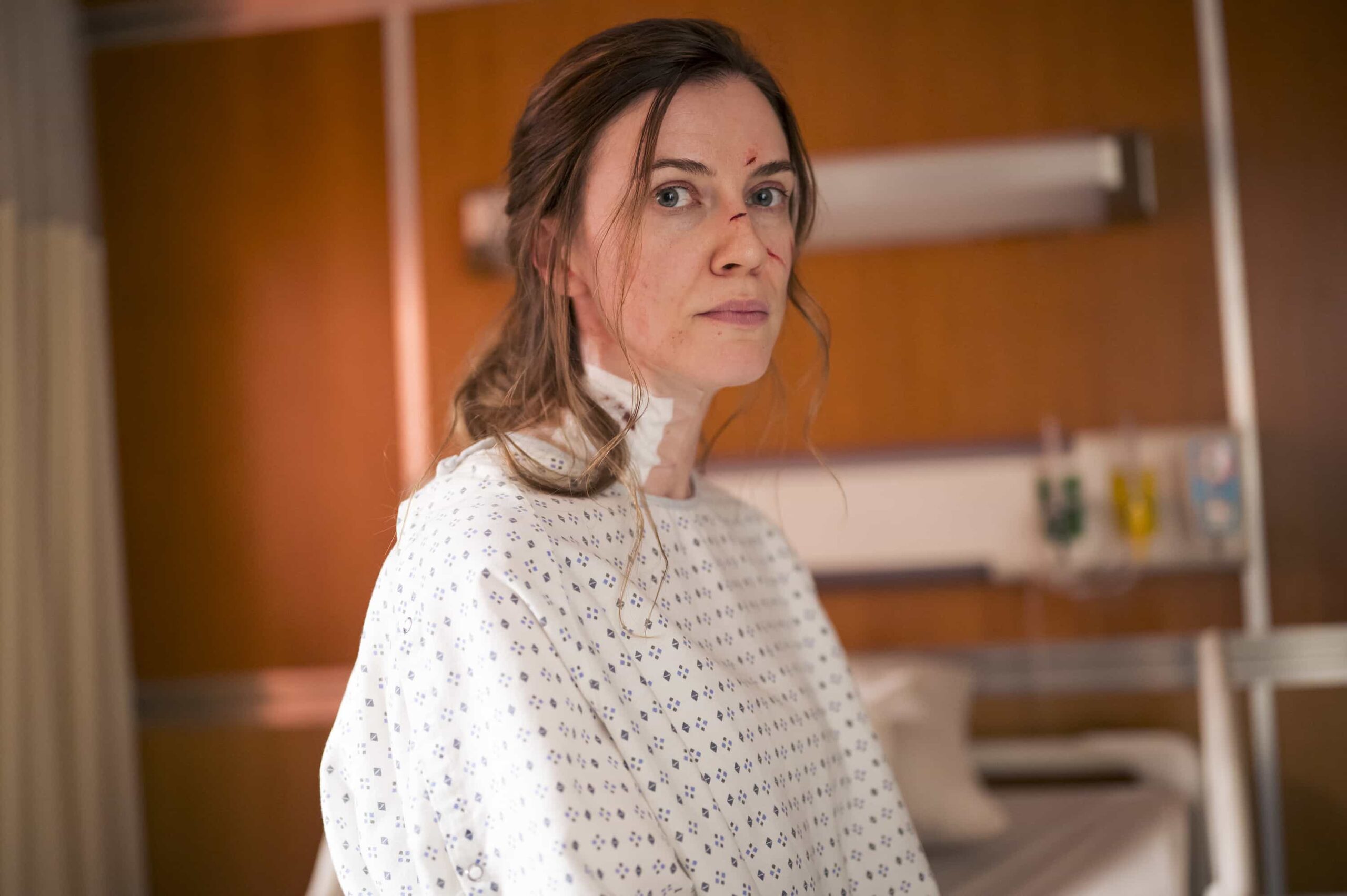 Murder in a Small Town Season 2 Episode 6: guest star Sara Canning in the "Trust, But Verify" episode of MURDER IN A SMALL TOWN airing Tuesday, Nov. 4 (8:00-9:00PM ET/PT) on FOX. ©2025 Fox Media LLC. CR: Kailey Schwerman/ FOX.