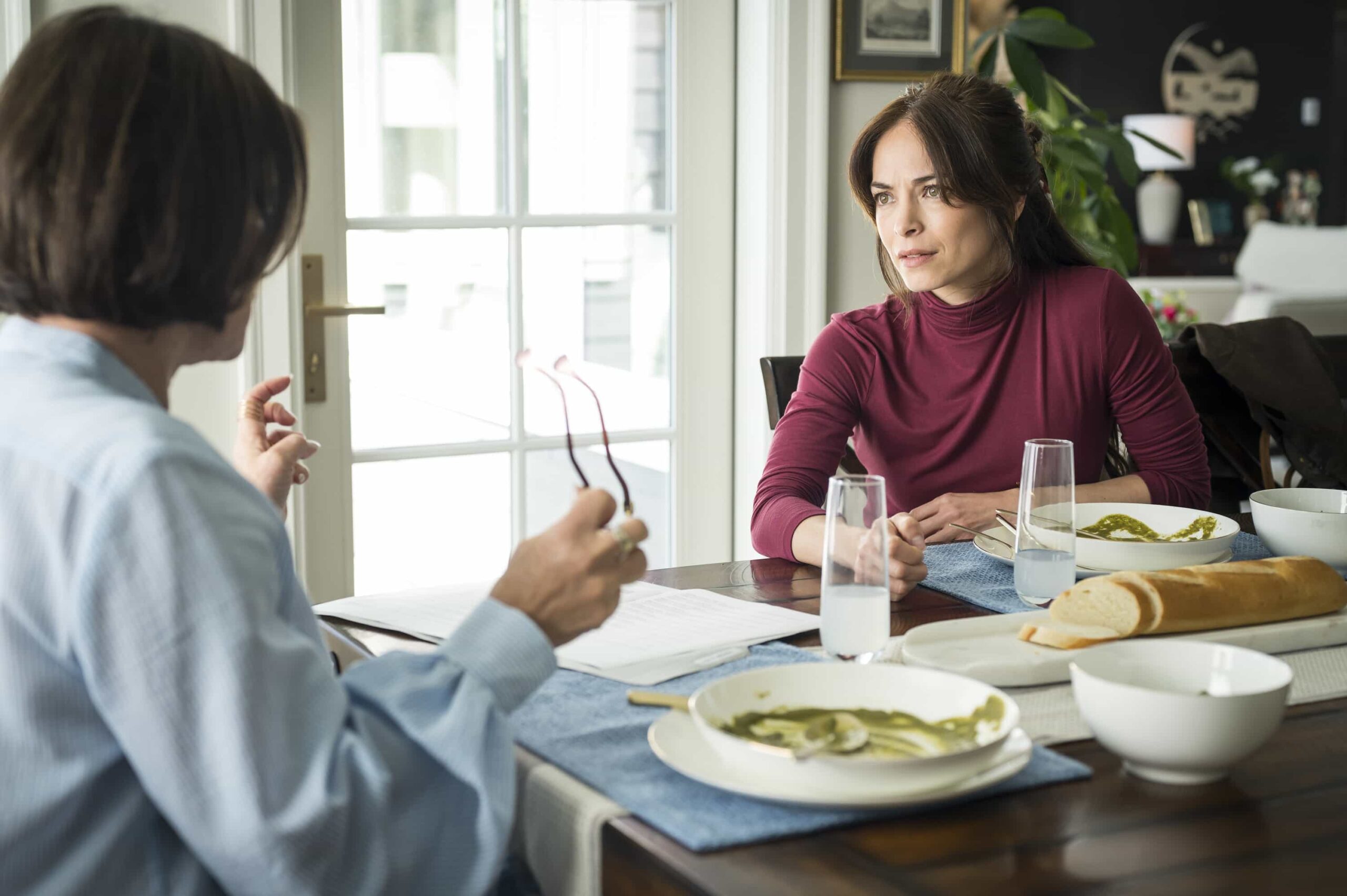 Murder in a Small Town Season 2 Episode 6: L-R: Marcia Gay Harden and Kristin Kreuk in the "Trust, But Verify" episode of MURDER IN A SMALL TOWN airing Tuesday, Nov. 4 (8:00-9:00PM ET/PT) on FOX. ©2025 Fox Media LLC. CR: Kailey Schwerman/ FOX.
