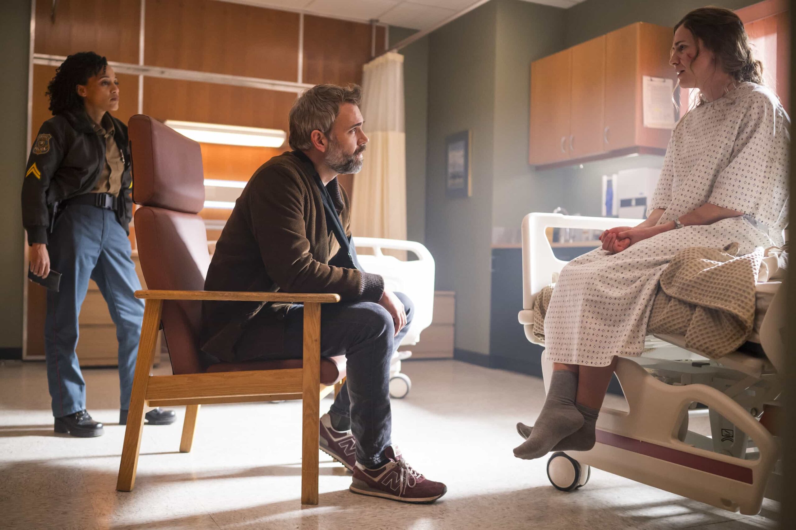 MURDER IN A SMALL TOWN: L-R: Bethany Brown, Rossif Sutherland and guest star Sara Canning in the "Trust, But Verify" episode of MURDER IN A SMALL TOWN airing Tuesday, Nov. 4 (8:00-9:00PM ET/PT) on FOX. ©2025 Fox Media LLC. CR: Kailey Schwerman/ FOX.