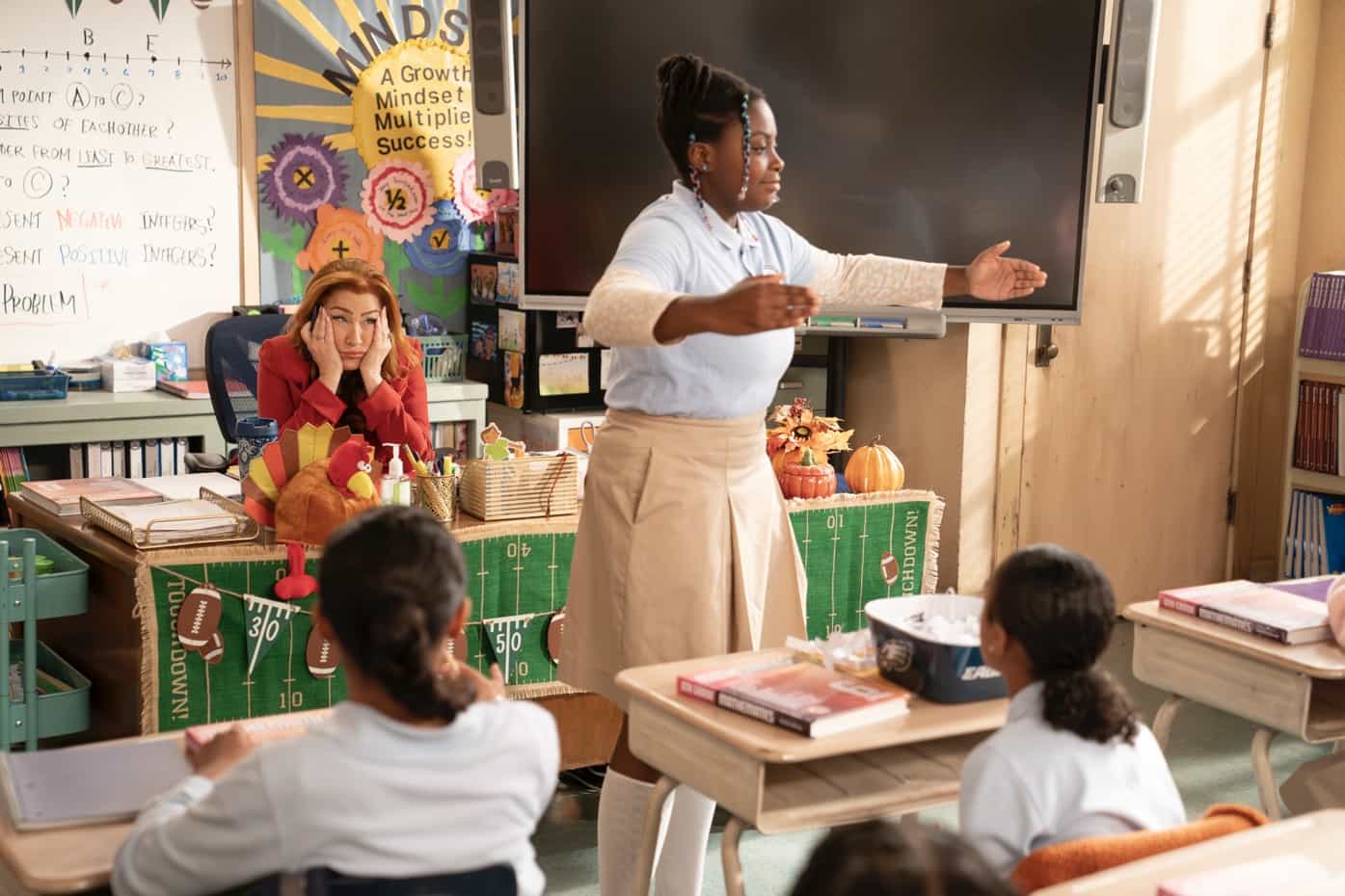 ABBOTT ELEMENTARY - “No Phones” - Abbott Elementary participates in the district’s “No Phones Day” initiative. WEDNESDAY, NOV. 5 (8:30-9:02 p.m. EST) on ABC.  (Disney/Gilles Mingasson)
LISA ANN WALTER