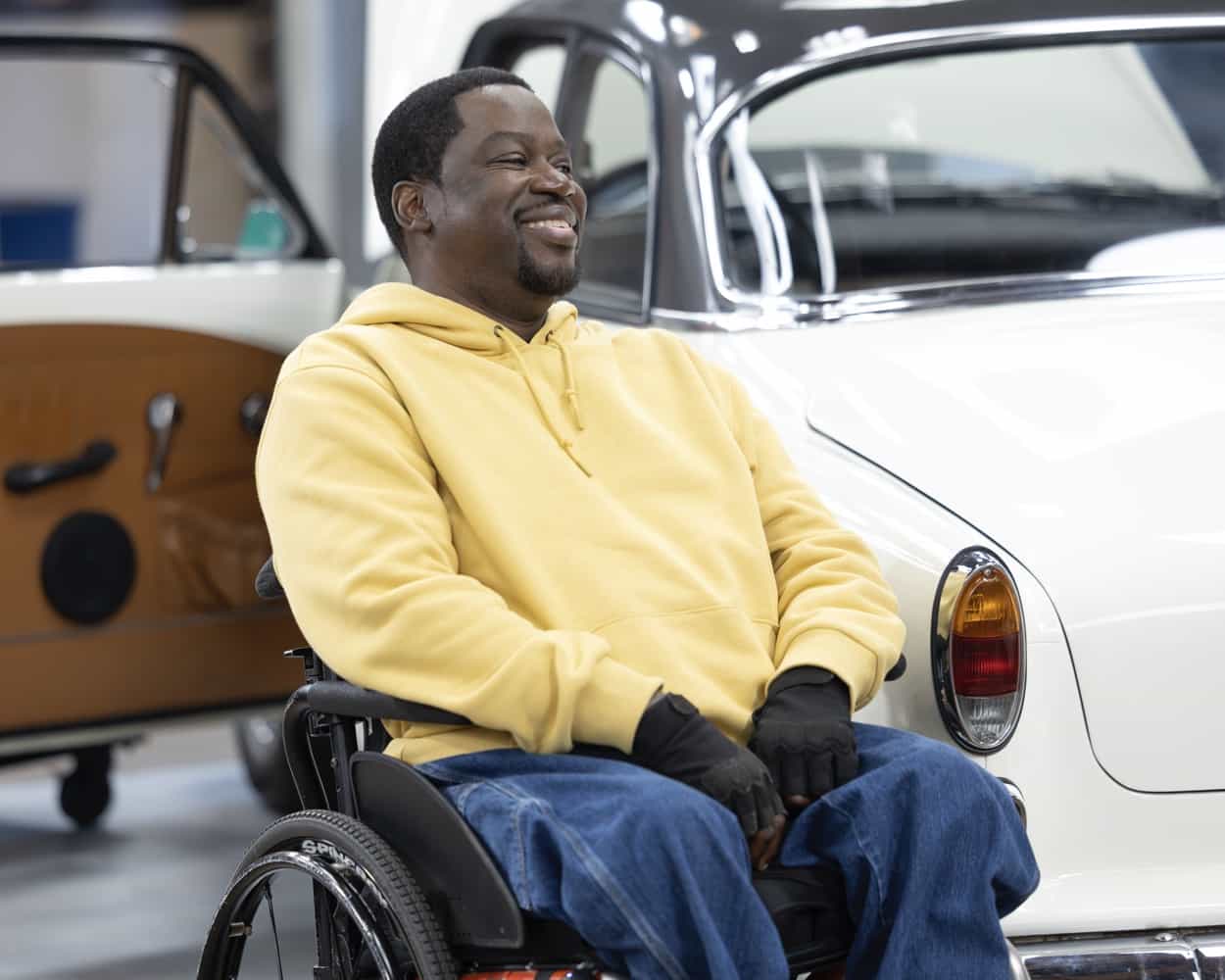 SHIFTING GEARS - “Loyalty” - Matt’s dream build turns into a nightmare when controversy between Stitch and the client threatens to derail everything. Meanwhile, Riley hires Carter at her coffee business and quickly learns that working with family brews more tension than drinks. WEDNESDAY, NOV. 5 (8:00-8:30 p.m. EST) on ABC. (Disney/Raymond Liu) 
DARYL "CHILL" MITCHELL