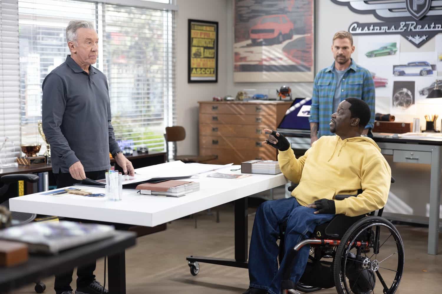 SHIFTING GEARS - “Loyalty” - Matt’s dream build turns into a nightmare when controversy between Stitch and the client threatens to derail everything. Meanwhile, Riley hires Carter at her coffee business and quickly learns that working with family brews more tension than drinks. WEDNESDAY, NOV. 5 (8:00-8:30 p.m. EST) on ABC. (Disney/Raymond Liu) 
TIM ALLEN, SEANN WILLIAM SCOTT, DARYL "CHILL" MITCHELL