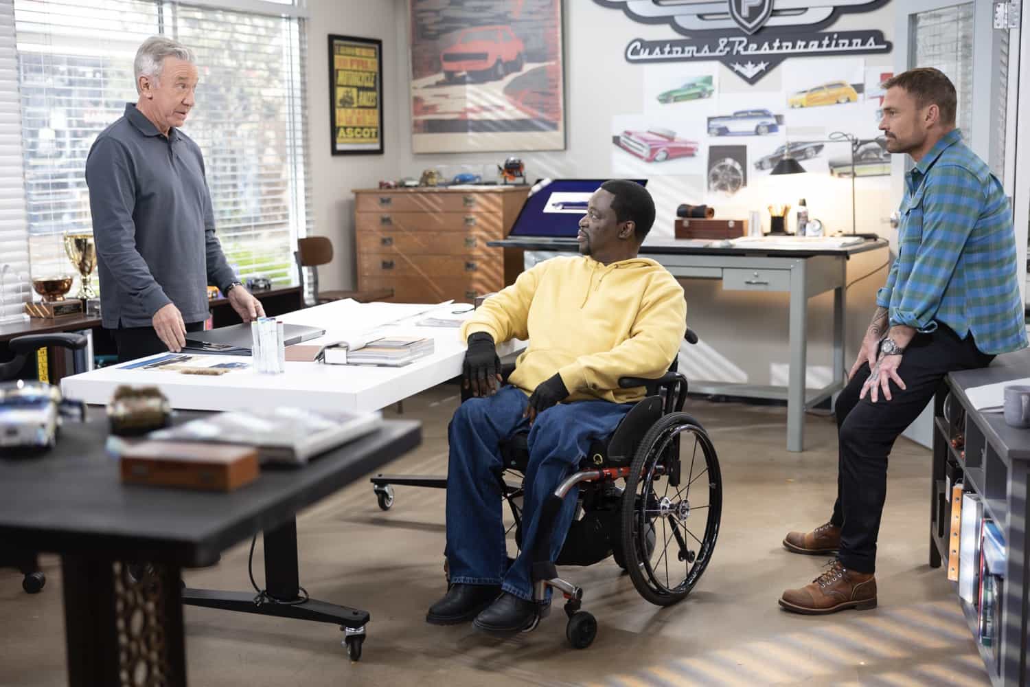 SHIFTING GEARS - “Loyalty” - Matt’s dream build turns into a nightmare when controversy between Stitch and the client threatens to derail everything. Meanwhile, Riley hires Carter at her coffee business and quickly learns that working with family brews more tension than drinks. WEDNESDAY, NOV. 5 (8:00-8:30 p.m. EST) on ABC. (Disney/Raymond Liu) 
TIM ALLEN, DARYL "CHILL" MITCHELL, SEANN WILLIAM SCOTT