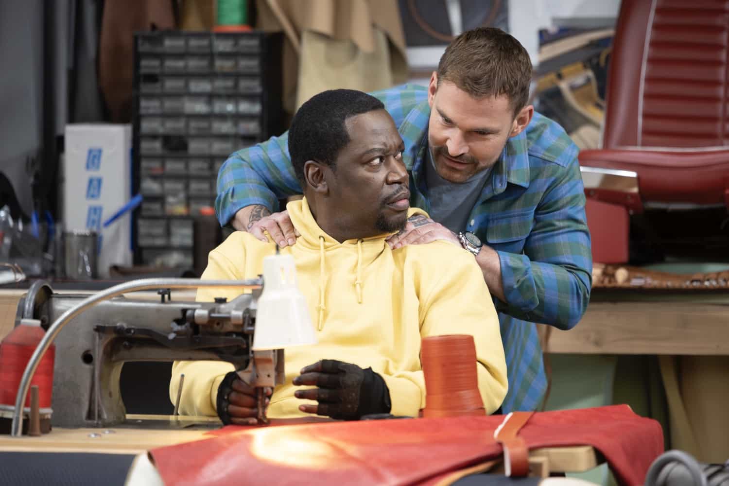 SHIFTING GEARS - “Loyalty” - Matt’s dream build turns into a nightmare when controversy between Stitch and the client threatens to derail everything. Meanwhile, Riley hires Carter at her coffee business and quickly learns that working with family brews more tension than drinks. WEDNESDAY, NOV. 5 (8:00-8:30 p.m. EST) on ABC. (Disney/Raymond Liu) 
DARYL "CHILL" MITCHELL, SEANN WILLIAM SCOTT