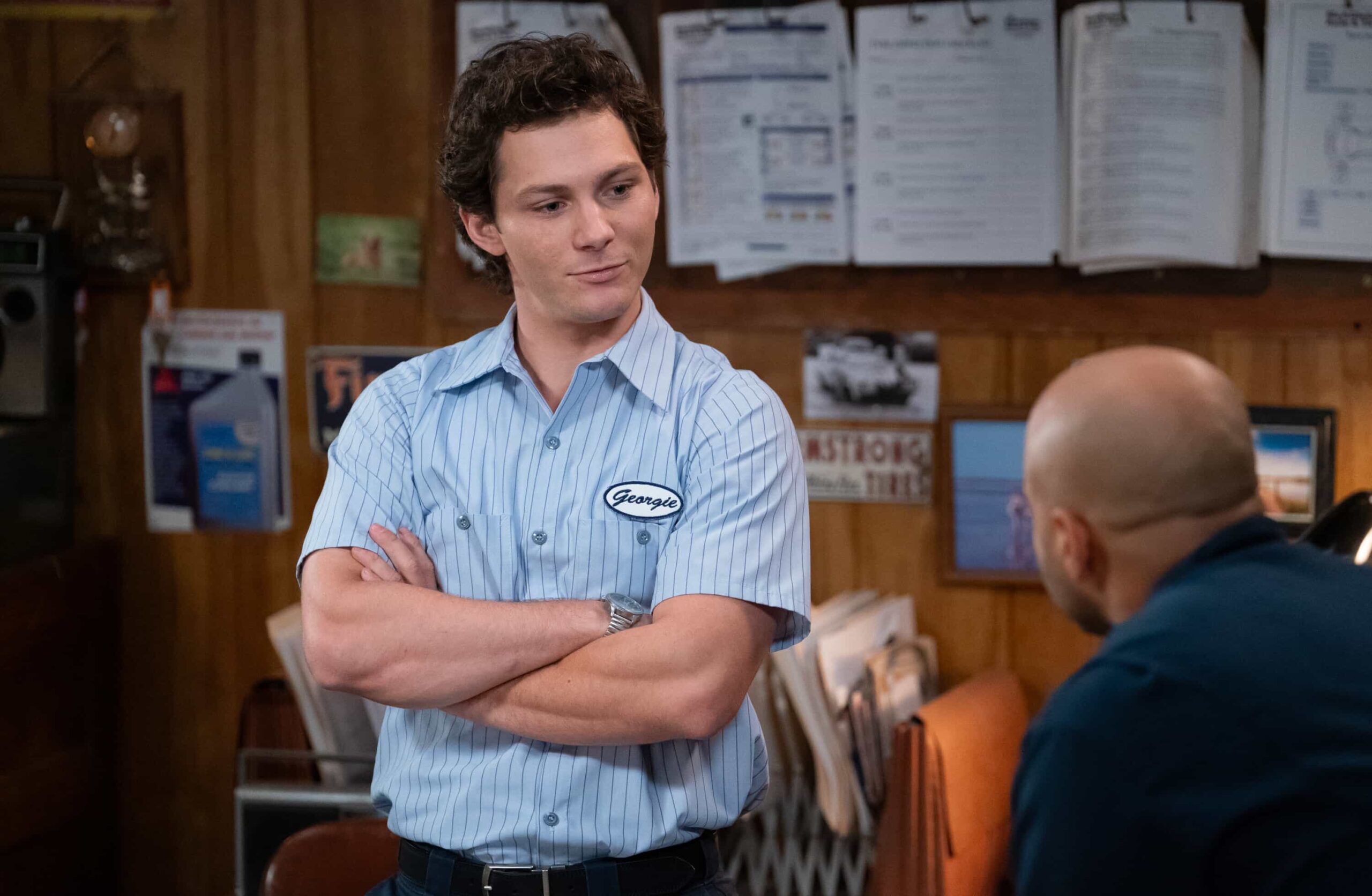 “Dirty Hands and a Barbed-Wire Fence” – Georgie and Ruben are forced to get their hands dirty when Fred Fagenbacher (Matthew Letscher) tries to run them out of business. Meanwhile, Mandy grows suspicious of Georgie’s lies, on GEORGIE & MANDY’S FIRST MARRIAGE, Thursday, Nov. 6 (8:00-8:31 PM, ET/PT) on the CBS Television Network, and streaming on Paramount+ (live and on-demand for Paramount+ Premium plan subscribers, or on-demand for Paramount+ Essential subscribers the day after the episode airs)*.    Pictured (l-R): Montana Jordan as Georgie ad Jessie Prez as Ruben    Photo: Troy Harvey/CBS ©2025 CBS Broadcasting, Inc. All Rights Reserved.