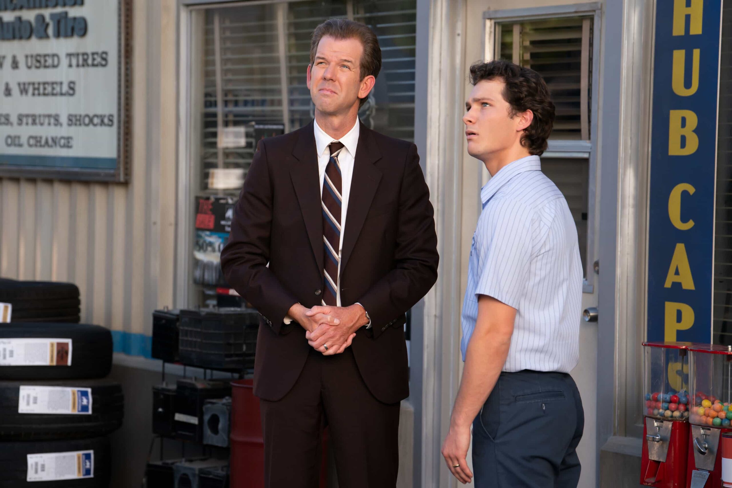 “Dirty Hands and a Barbed-Wire Fence” – Georgie and Ruben are forced to get their hands dirty when Fred Fagenbacher (Matthew Letscher) tries to run them out of business. Meanwhile, Mandy grows suspicious of Georgie’s lies, on GEORGIE & MANDY’S FIRST MARRIAGE, Thursday, Nov. 6 (8:00-8:31 PM, ET/PT) on the CBS Television Network, and streaming on Paramount+ (live and on-demand for Paramount+ Premium plan subscribers, or on-demand for Paramount+ Essential subscribers the day after the episode airs)*.    Pictured (l-R): Matt Hobby as Pastor Jeff Montana Jordan as Georgie    Photo: Troy Harvey/CBS ©2025 CBS Broadcasting, Inc. All Rights Reserved.