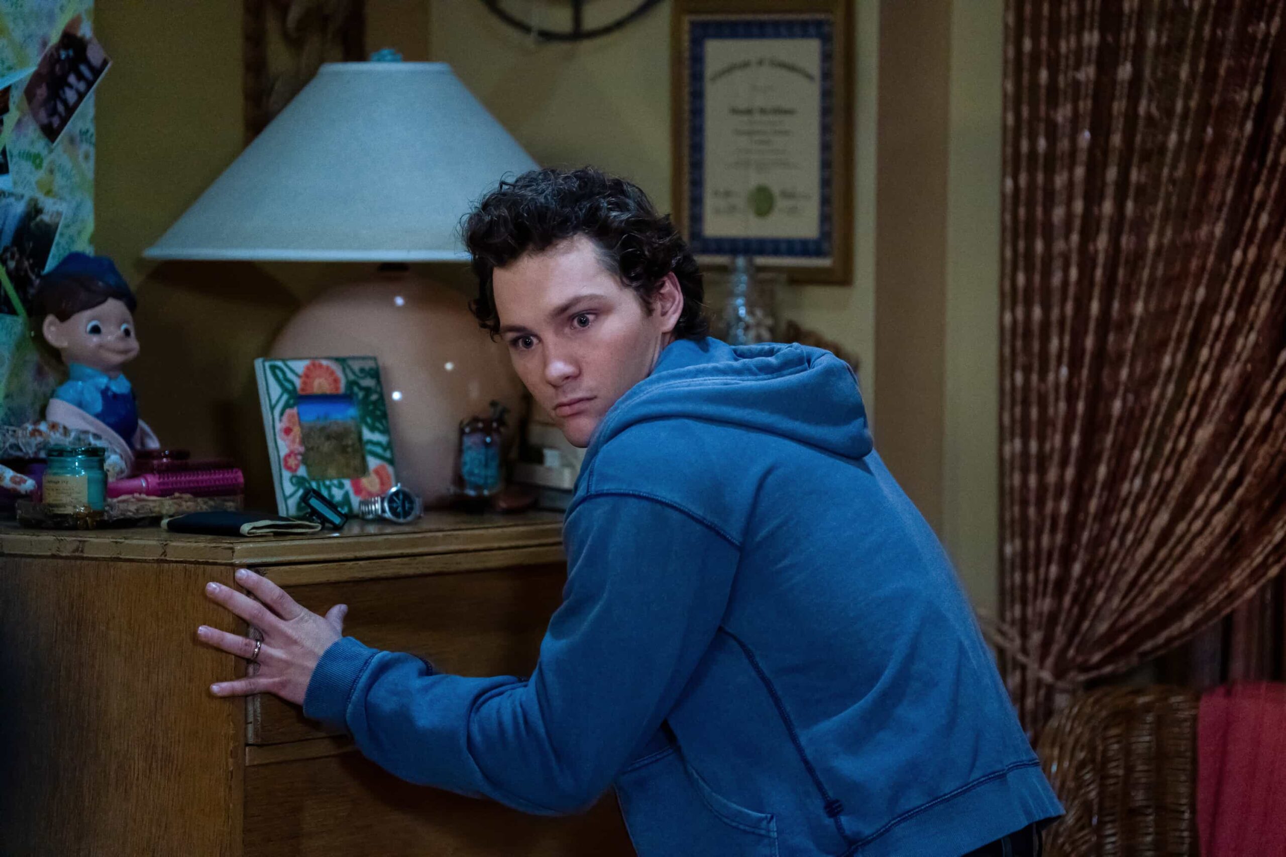 “Dirty Hands and a Barbed-Wire Fence” – Georgie and Ruben are forced to get their hands dirty when Fred Fagenbacher (Matthew Letscher) tries to run them out of business. Meanwhile, Mandy grows suspicious of Georgie’s lies, on GEORGIE & MANDY’S FIRST MARRIAGE, Thursday, Nov. 6 (8:00-8:31 PM, ET/PT) on the CBS Television Network, and streaming on Paramount+ (live and on-demand for Paramount+ Premium plan subscribers, or on-demand for Paramount+ Essential subscribers the day after the episode airs)*.    Pictured: Montana Jordan as Georgie    Photo: Troy Harvey/CBS ©2025 CBS Broadcasting, Inc. All Rights Reserved.