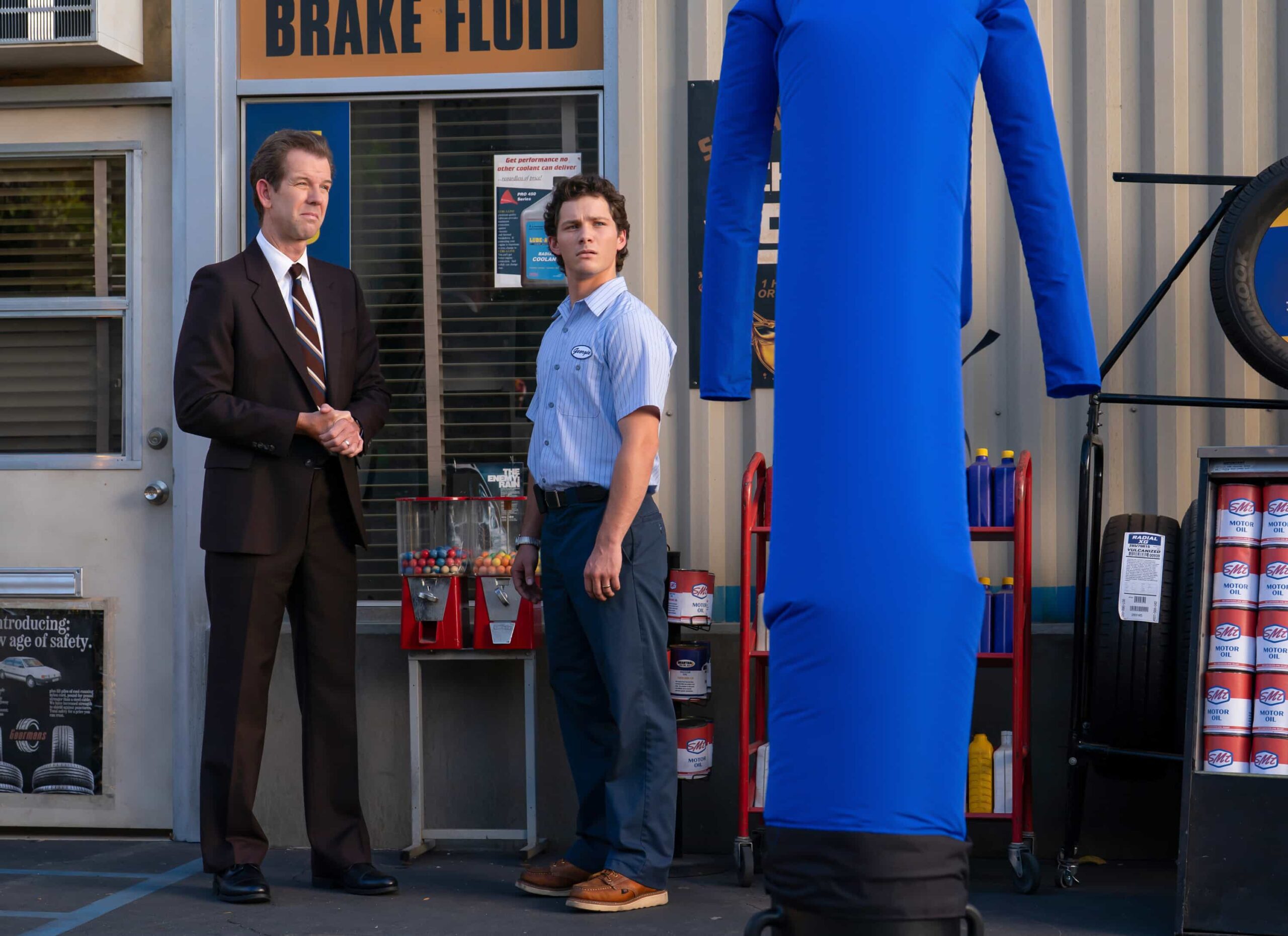 “Dirty Hands and a Barbed-Wire Fence” – Georgie and Ruben are forced to get their hands dirty when Fred Fagenbacher (Matthew Letscher) tries to run them out of business. Meanwhile, Mandy grows suspicious of Georgie’s lies, on GEORGIE & MANDY’S FIRST MARRIAGE, Thursday, Nov. 6 (8:00-8:31 PM, ET/PT) on the CBS Television Network, and streaming on Paramount+ (live and on-demand for Paramount+ Premium plan subscribers, or on-demand for Paramount+ Essential subscribers the day after the episode airs)*.    Pictured (l-R): Matt Hobby as Pastor Jeff and Montana Jordan as Georgie    Photo: Troy Harvey/CBS ©2025 CBS Broadcasting, Inc. All Rights Reserved.