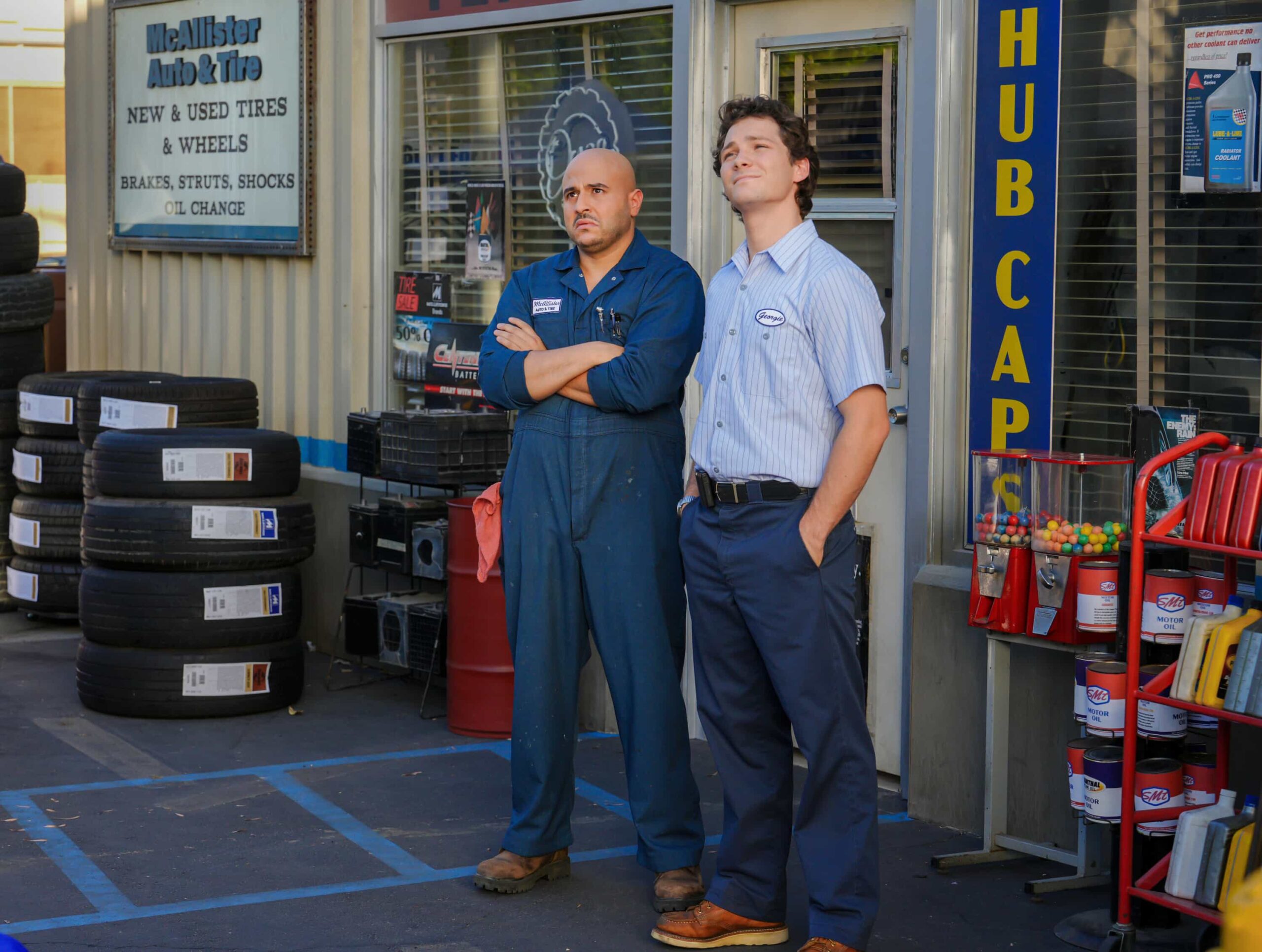 “Dirty Hands and a Barbed-Wire Fence” – Georgie and Ruben are forced to get their hands dirty when Fred Fagenbacher (Matthew Letscher) tries to run them out of business. Meanwhile, Mandy grows suspicious of Georgie’s lies, on GEORGIE & MANDY’S FIRST MARRIAGE, Thursday, Nov. 6 (8:00-8:31 PM, ET/PT) on the CBS Television Network, and streaming on Paramount+ (live and on-demand for Paramount+ Premium plan subscribers, or on-demand for Paramount+ Essential subscribers the day after the episode airs)*.    Pictured (l-R): Jesse Prez as Ruben and Montana Jordan as Georgie    Photo: Troy Harvey/CBS ©2025 CBS Broadcasting, Inc. All Rights Reserved.