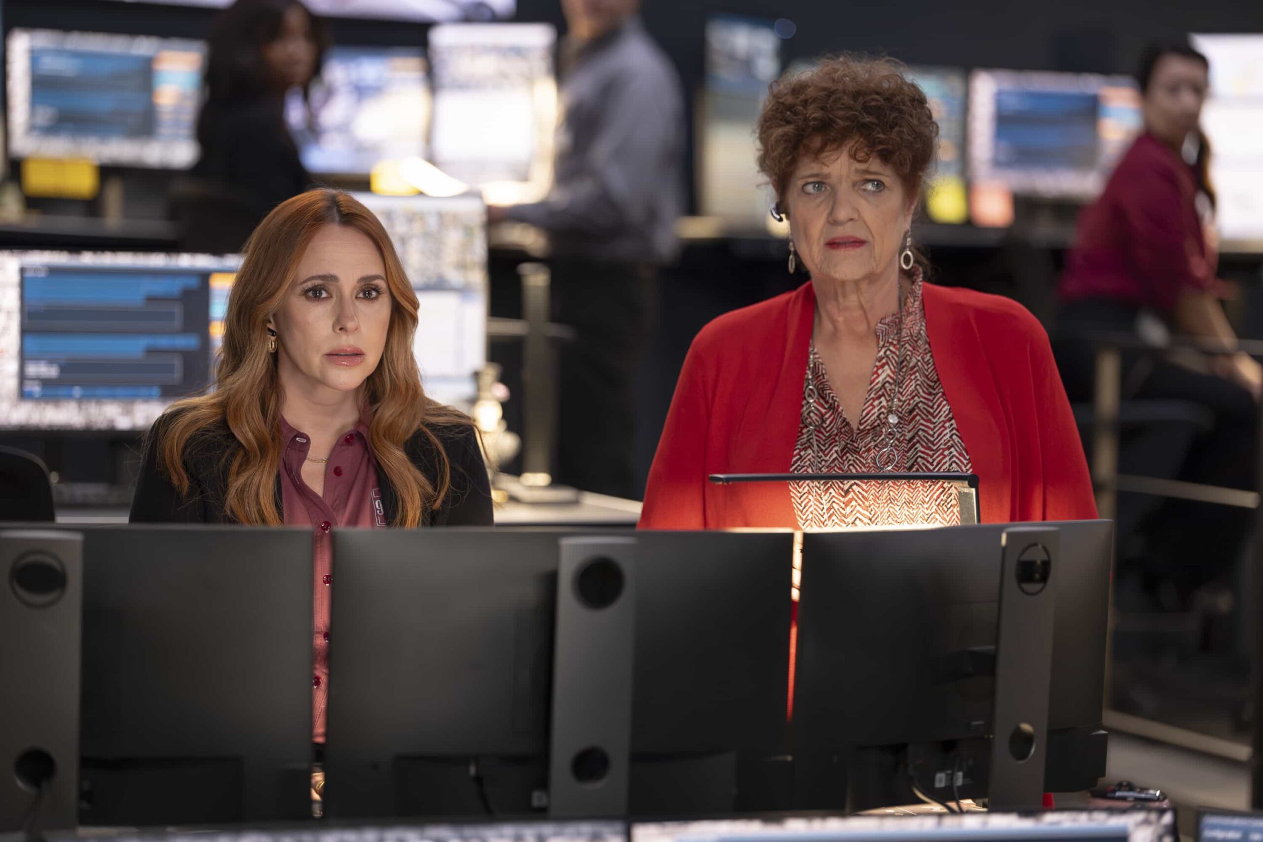 911 Season 9 episode 4 JENNIFER LOVE HEWITT, DEBRA CHRISTOFFERSON