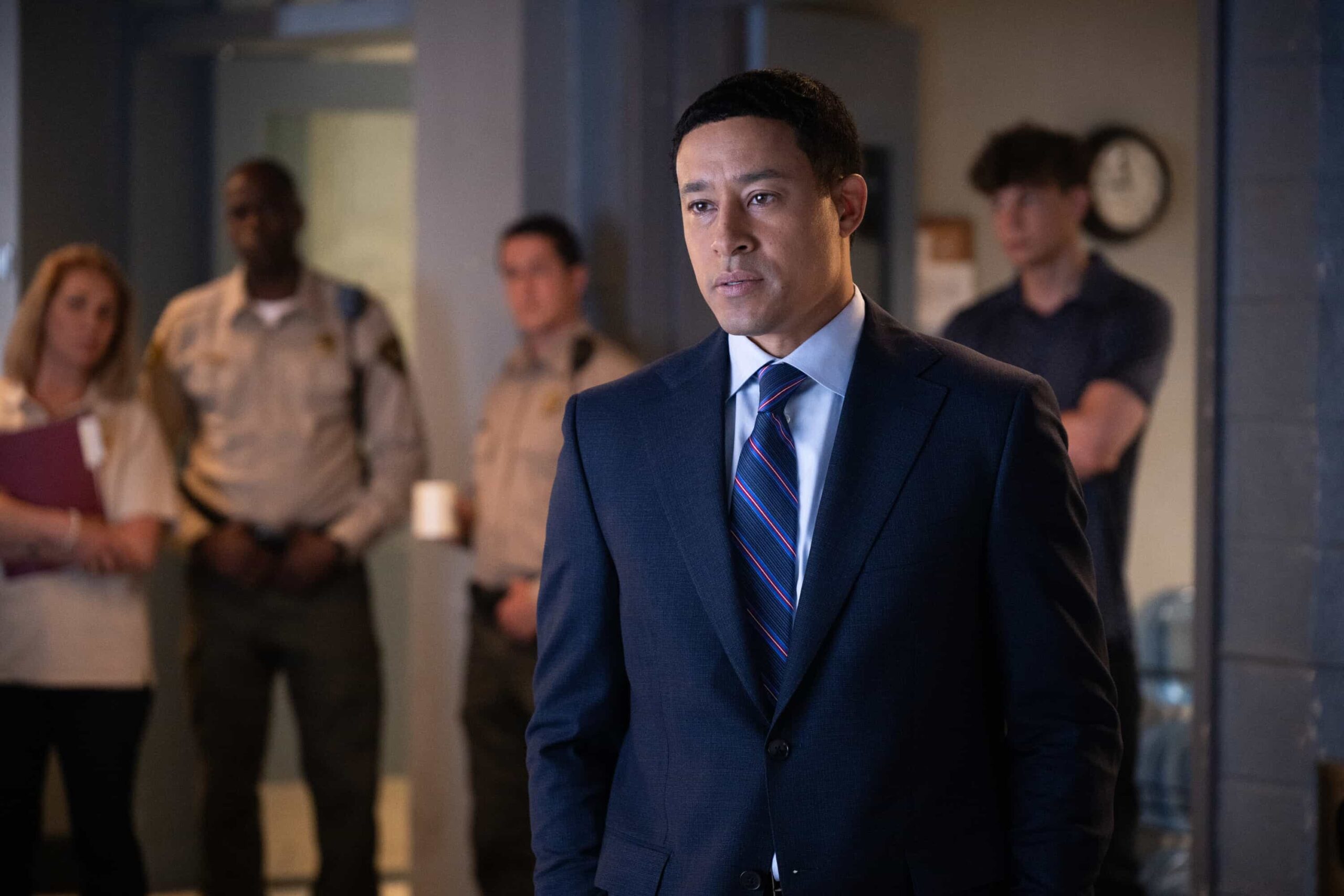 “Out of Office” – When Skye becomes the prime suspect in a murder case, Mickey is forced to step down amid the investigation and launch her own off-the-books search for the truth. As tensions rise and family loyalties are tested, Mickey risks everything to try and clear her daughter’s name, on SHERIFF COUNTRY, Friday, Nov. 7 (8:00-9:00 PM, ET/PT) on the CBS Television Network, and streaming on Paramount+ (live and on-demand for Paramount+ Premium plan subscribers, or on-demand for Paramount+ Essential subscribers the day after the episode airs)*. Pictured: Mark Taylor as DA Ruben Massey. Photo: Christos Kalohoridis/CBS ©2025 CBS Broadcasting, Inc. All Rights Reserved.