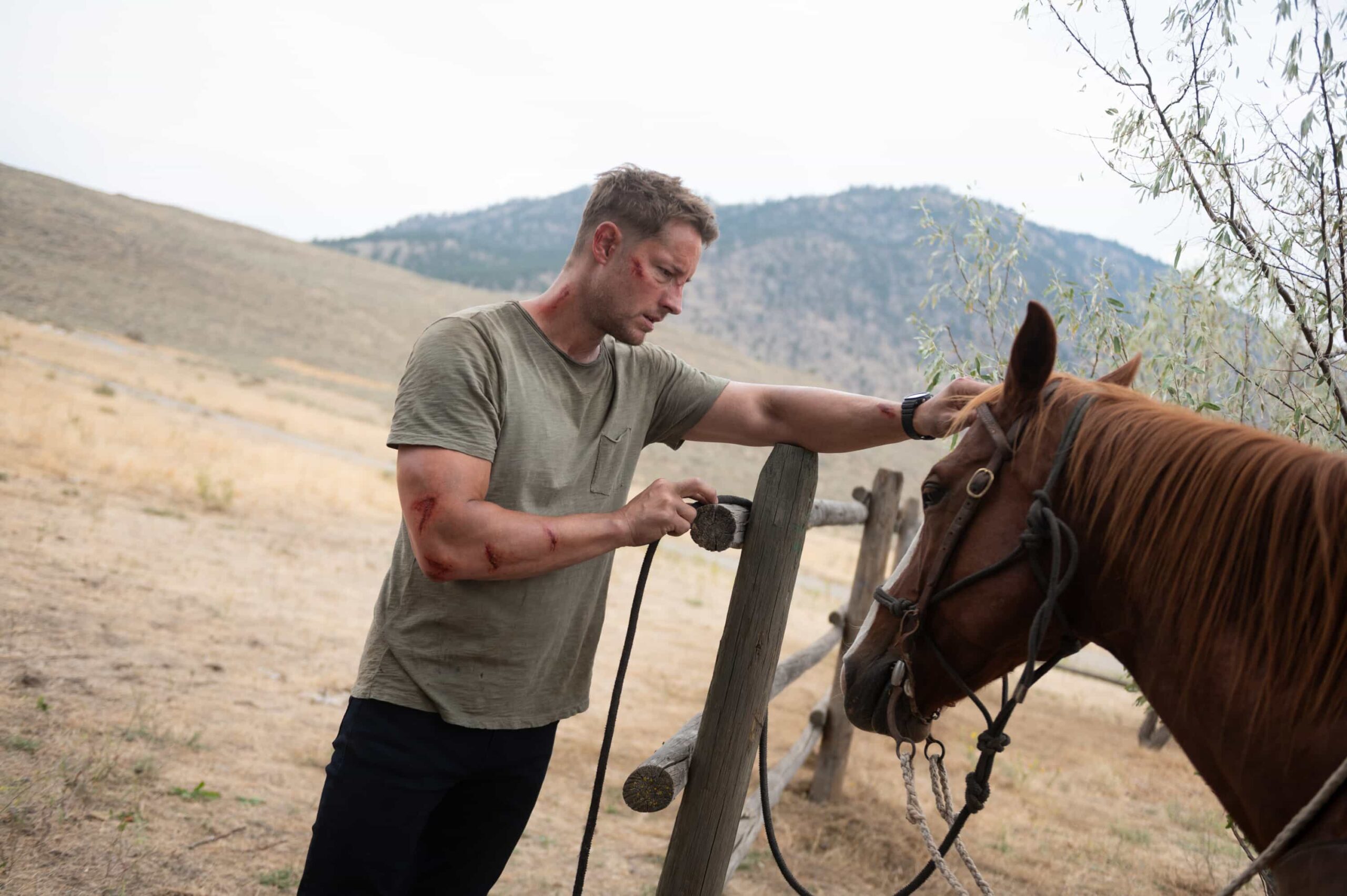Tracker Season 3 Episode 4 “No Man’s Land” – When a man disappears in a lawless Arizona desert town, Colter’s investigation uncovers a hidden relationship that draws him into a dangerous power struggle – and leaves him facing the hard conditions of the wilderness, on TRACKER, Sunday, Nov. 9 (8:00-9:00 PM, ET/PT) on the CBS Television Network, and streaming on Paramount+ (live and on-demand for Paramount+ Premium plan subscribers, or on-demand for Paramount+ Essential subscribers the day after the episode airs)*. Pictured: Justin Hartley as Colter Shaw. Photo: Sergei Bachlakov/CBS ©2025 CBS Broadcasting, Inc. All Rights Reserved.