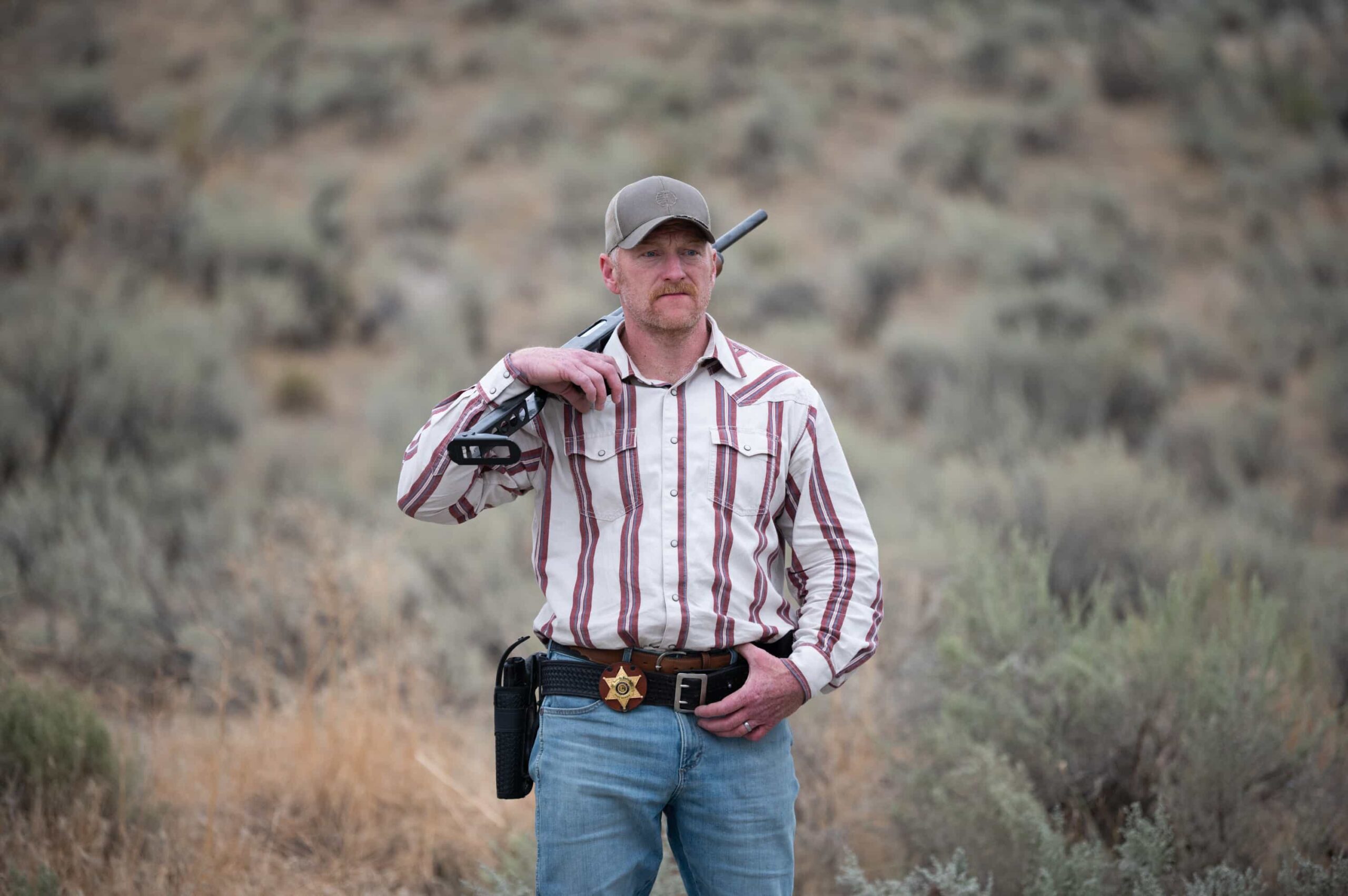 Tracker Season 3 Episode 4 “No Man’s Land” – When a man disappears in a lawless Arizona desert town, Colter’s investigation uncovers a hidden relationship that draws him into a dangerous power struggle – and leaves him facing the hard conditions of the wilderness, on TRACKER, Sunday, Nov. 9 (8:00-9:00 PM, ET/PT) on the CBS Television Network, and streaming on Paramount+ (live and on-demand for Paramount+ Premium plan subscribers, or on-demand for Paramount+ Essential subscribers the day after the episode airs)*. Pictured: Mac Brandt as Wade. Photo: Sergei Bachlakov/CBS ©2025 CBS Broadcasting, Inc. All Rights Reserved.