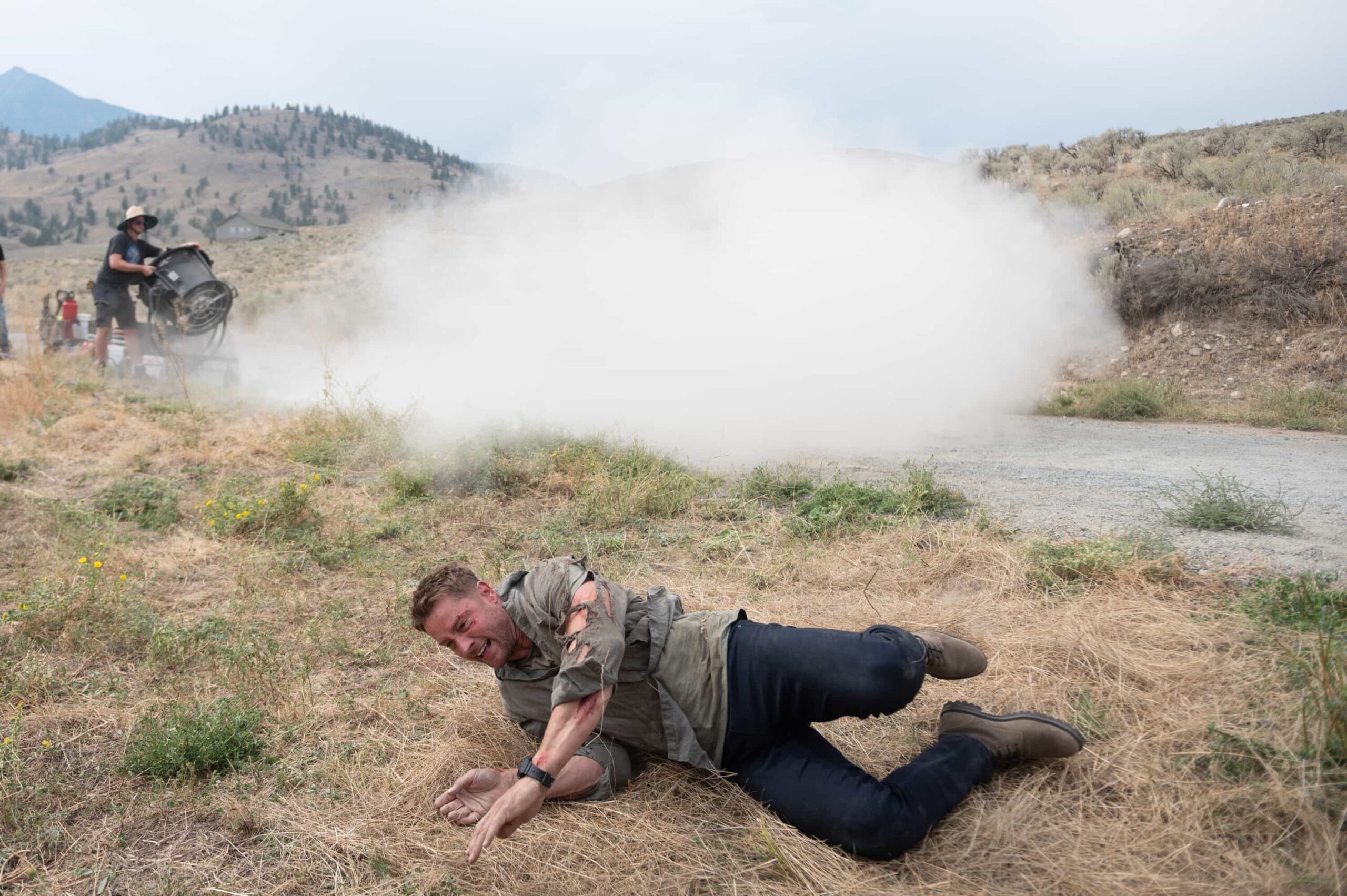 “No Man’s Land” – When a man disappears in a lawless Arizona desert town, Colter’s investigation uncovers a hidden relationship that draws him into a dangerous power struggle – and leaves him facing the hard conditions of the wilderness, on TRACKER, Sunday, Nov. 9 (8:00-9:00 PM, ET/PT) on the CBS Television Network, and streaming on Paramount+ (live and on-demand for Paramount+ Premium plan subscribers, or on-demand for Paramount+ Essential subscribers the day after the episode airs)*. Pictured: Justin Hartley as Colter Shaw. Photo: Sergei Bachlakov/CBS ©2025 CBS Broadcasting, Inc. All Rights Reserved.