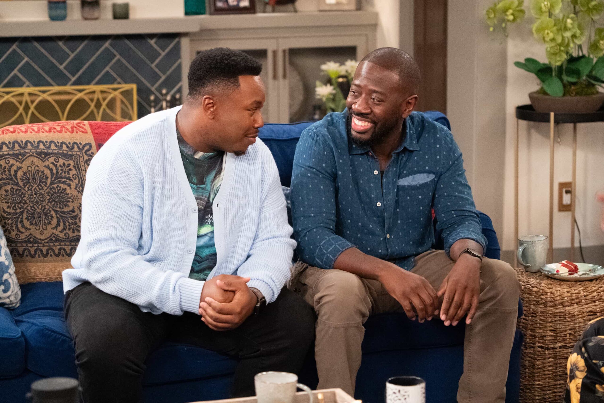 “Welcome to New Horizons” – Dave’s silent auction wins lead to a classical concert outing with Gemma and the Butlers that quickly goes off the rails. Meanwhile, Malcolm’s ghostwriting gig takes a surprising turn when Tina encourages him to dive into reality TV for inspiration – sparking an unexpected obsession, on THE NEIGHBORHOOD, Monday, Nov. 10 (8:00-8:30 PM, ET/PT) on the on the CBS Television Network, and streaming on Paramount+ (live and on-demand for Paramount+ subscribers, or on-demand for Paramount+ Essential subscribers the day after the episode airs)*. Pictured: Marcel Spears as Marty and Sheaun McKinney as Malcolm. Photo: Monty Brinton/CBS ©2025 CBS Broadcasting, Inc. All Rights Reserved.