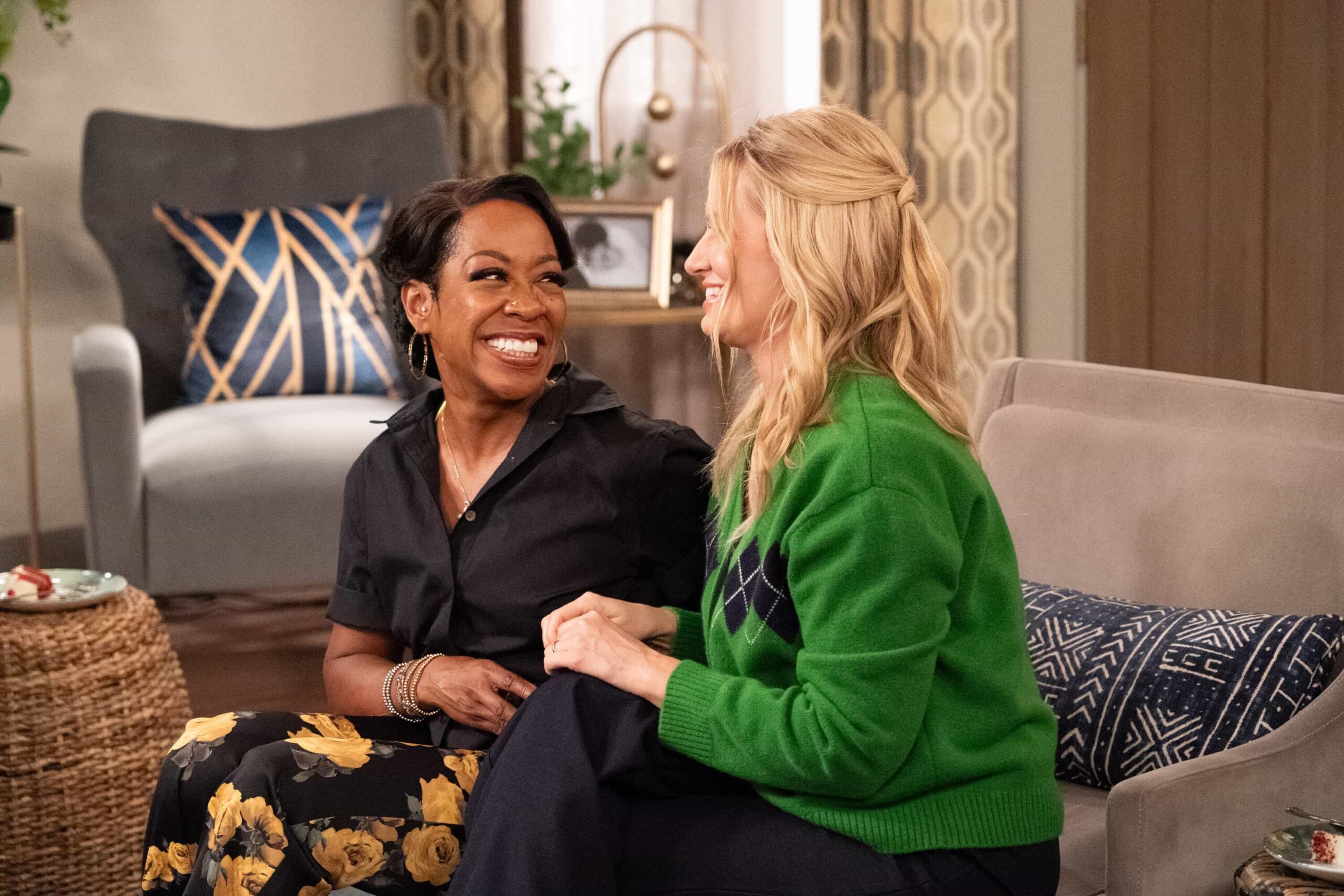 “Welcome to New Horizons” – Dave’s silent auction wins lead to a classical concert outing with Gemma and the Butlers that quickly goes off the rails. Meanwhile, Malcolm’s ghostwriting gig takes a surprising turn when Tina encourages him to dive into reality TV for inspiration – sparking an unexpected obsession, on THE NEIGHBORHOOD, Monday, Nov. 10 (8:00-8:30 PM, ET/PT) on the on the CBS Television Network, and streaming on Paramount+ (live and on-demand for Paramount+ subscribers, or on-demand for Paramount+ Essential subscribers the day after the episode airs)*. Pictured: Tichina Arnold as Tina and Beth Behrs as Gemma. Photo: Monty Brinton/CBS ©2025 CBS Broadcasting, Inc. All Rights Reserved.