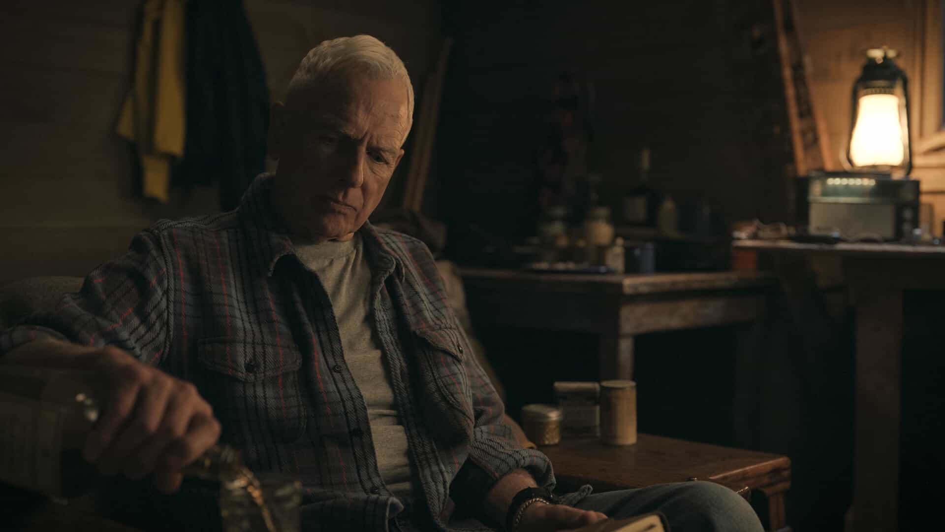 NCIS Origins Season 2 Episode 5 - Mark Harmon will make a special guest appearance as Leroy Jethro Gibbs, the iconic TV character he played for 18 seasons on NCIS, on prequel series NCIS: ORIGINS during the first crossover event between the two hit dramas, Tuesday, Nov. 11 on the CBS Television Network, and streaming on Paramount+ (live and on demand for Paramount+ Premium plan subscribers, or on demand for Paramount+ Essential subscribers the day after the episode airs)*.  Pictured: Mark Harmon as Leroy Jethro Gibbs.  Photo: CBS ©2025 CBS Broadcasting, Inc. All Rights Reserved. Highest quality screengrab available.