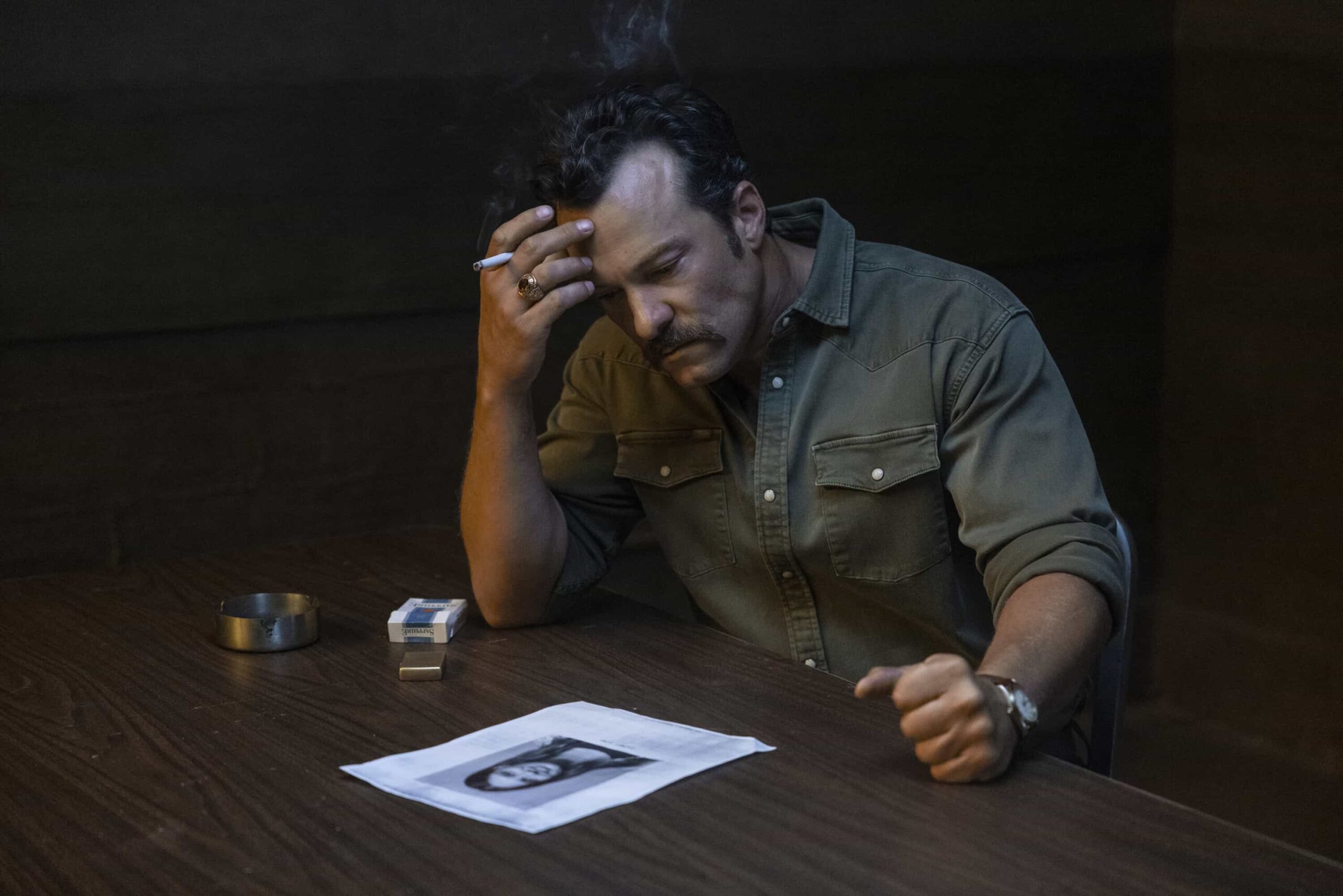 NCIS Origins Season 2 Episode 5 “Funny How Time Slips Away” – When a naval officer mysteriously dies in the ‘90s, Gibbs (Austin Stowell) and the team travel to the small dust-blown town of Serenity, Calif., where they encounter secret-harboring residents, an uncooperative sheriff and an investigation that will reverberate for decades, on the first part of the NCIS crossover event on NCIS: ORIGINS, Tuesday, Nov. 11 (8:00-9:00 PM, ET/PT) on the CBS Television Network, and streaming on Paramount+ (live and on demand for Paramount+ Premium plan subscribers, or on demand for Paramount+ Essential subscribers the day after the episode airs)*. Mark Harmon returns to the role of Gibbs in a special guest appearance.  Pictured (L-R): Kyle Schmid as Mike Franks.  Photo: Sonja Flemming/CBS ©2025 CBS Broadcasting, Inc. All Rights Reserved.