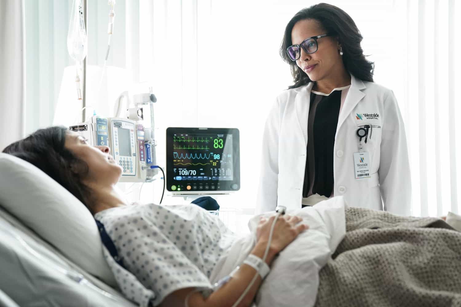 DOC: L-R: Guest star Tennille Read and Amirah Vann in the "What I Did For Love" episode of DOC airing Tuesday, Nov. 11 (8:00-9:00 PM ET/PT) on FOX. CR: John Medland/FOX. ©2025 FOX Media LLC.