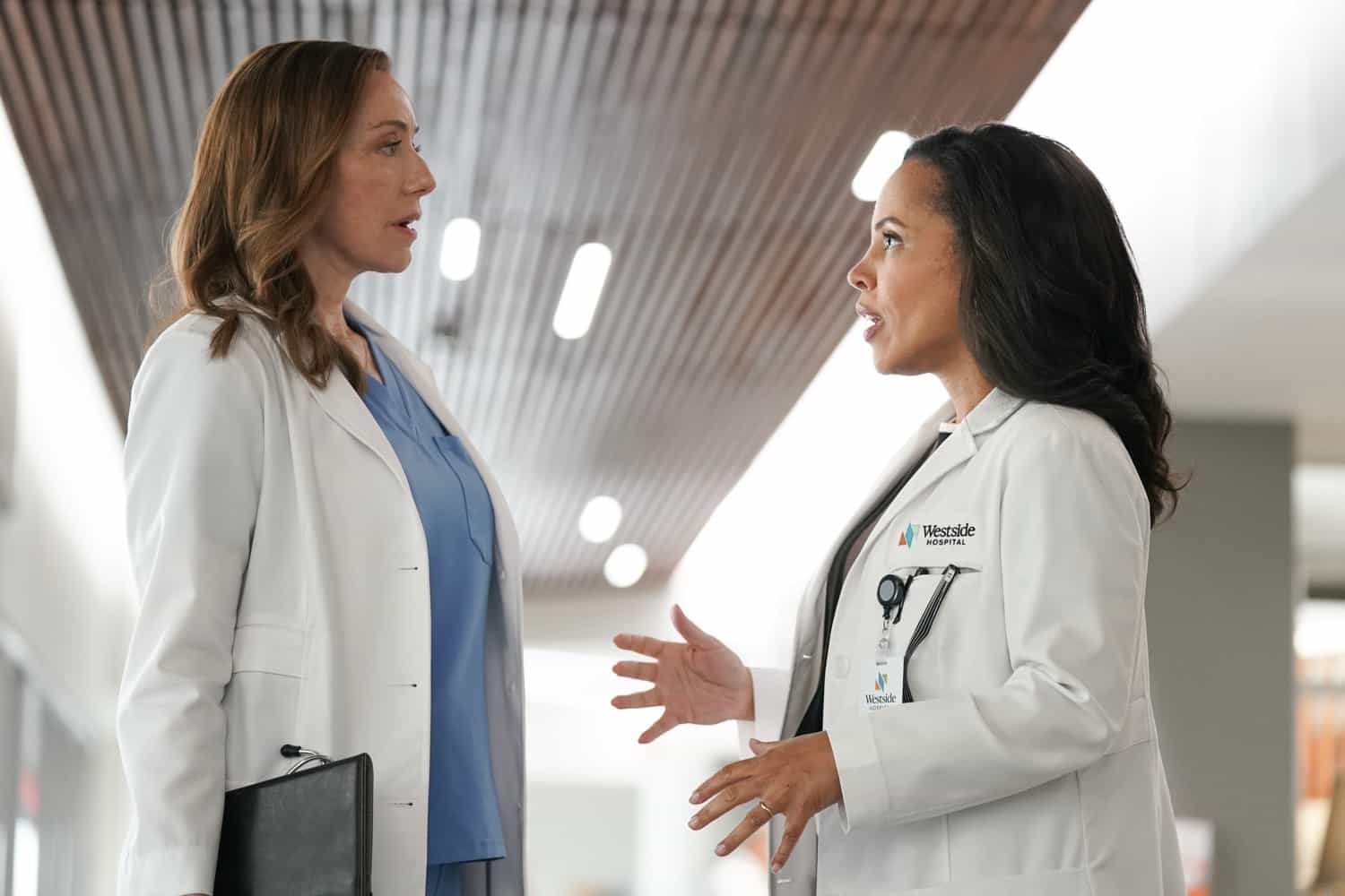 DOC Season 2 Episode 7 : L-R: Molly Parker and Amirah Vann in the "What I Did For Love" episode of DOC airing Tuesday, Nov. 11 (8:00-9:00 PM ET/PT) on FOX. CR: John Medland/FOX. ©2025 FOX Media LLC.