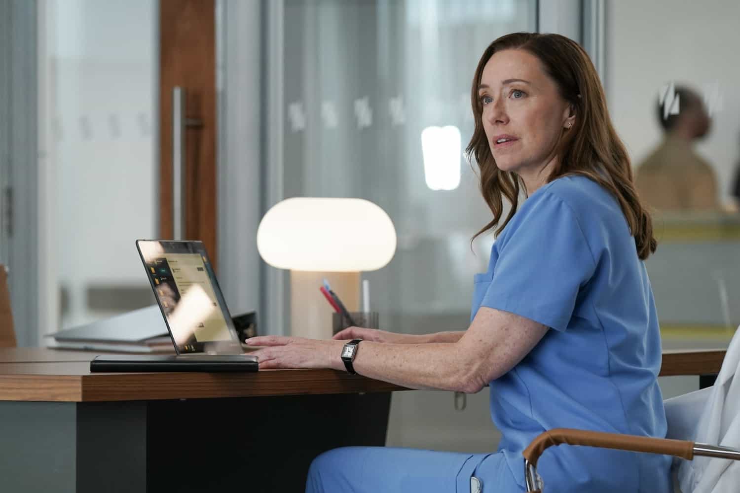 DOC Season 2 Episode 7 : Molly Parker in the "What I Did For Love" episode of DOC airing Tuesday, Nov. 11 (8:00-9:00 PM ET/PT) on FOX. CR: John Medland/FOX. ©2025 FOX Media LLC.
