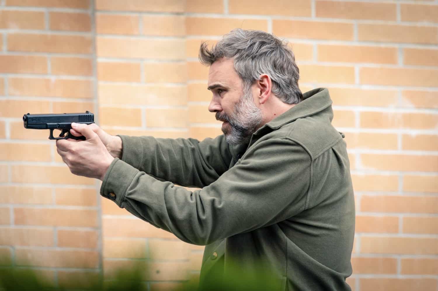 MURDER IN A SMALL TOWN: Rossif Sutherland in the "This, That, and the Other Thing" episode of MURDER IN A SMALL TOWN airing Tuesday, Nov. 11 (8:00-9:00PM ET/PT) on FOX. ©2025 Fox Media LLC. CR: Kailey Schwerman/ FOX.