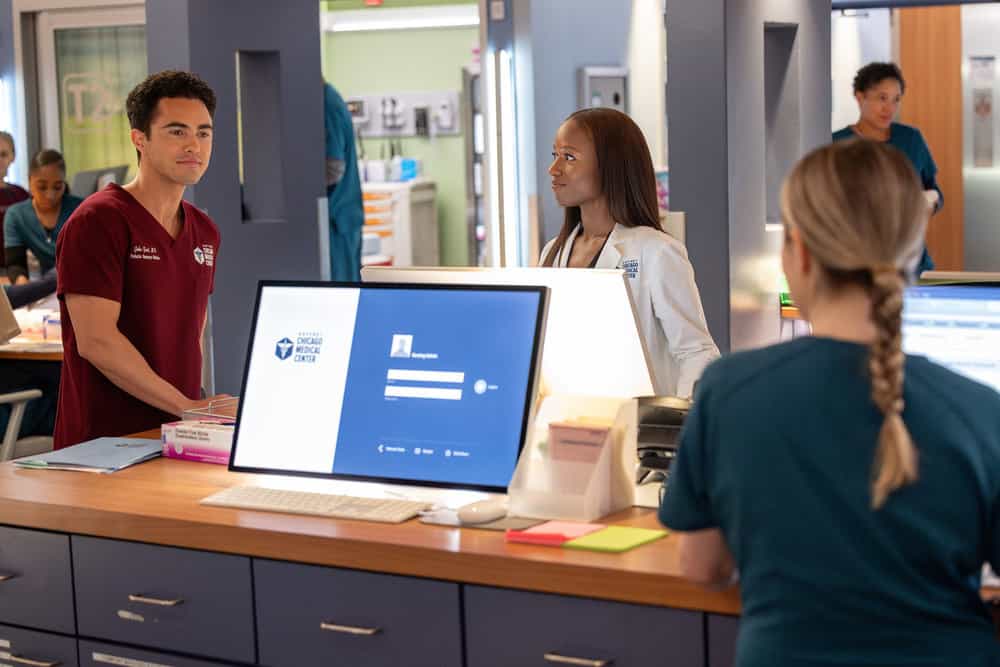 CHICAGO MED -- "Double Down" Episode 1107 -- Pictured: (l-r) Darren Barnet as Dr. John Frost, Ashlei Sharpe Chestnut as Dr. Naomi Howard -- (Photo by: George Burns Jr/NBC)