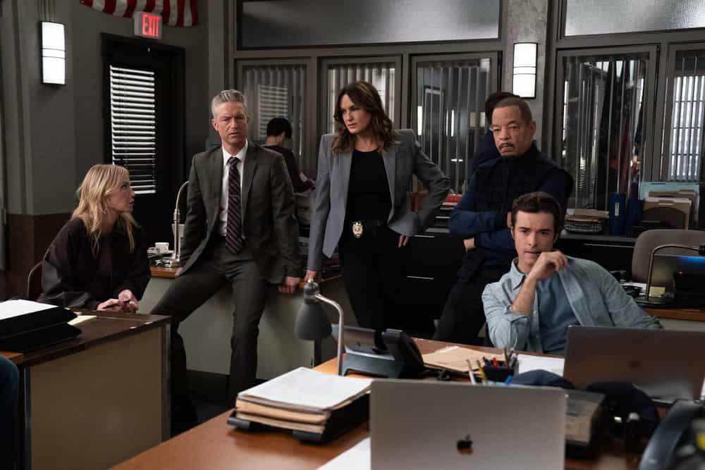 Law & Order SVU Season 27 Episode 7 -- "False Idols" Episode 27007 -- Pictured: (l-r) Kelli Giddish as Sgt. Amanda Rollins, Peter Scanavino as A.D.A Dominick "Sonny" Carisi Jr., Mariska Hargitay as Capt. Olivia Benson, Ice T as Sgt. Odafin "Fin" Tutuola, Corey Cott as Det. Jake Griffin -- (Photo by: Ralph Bavaro/NBC)