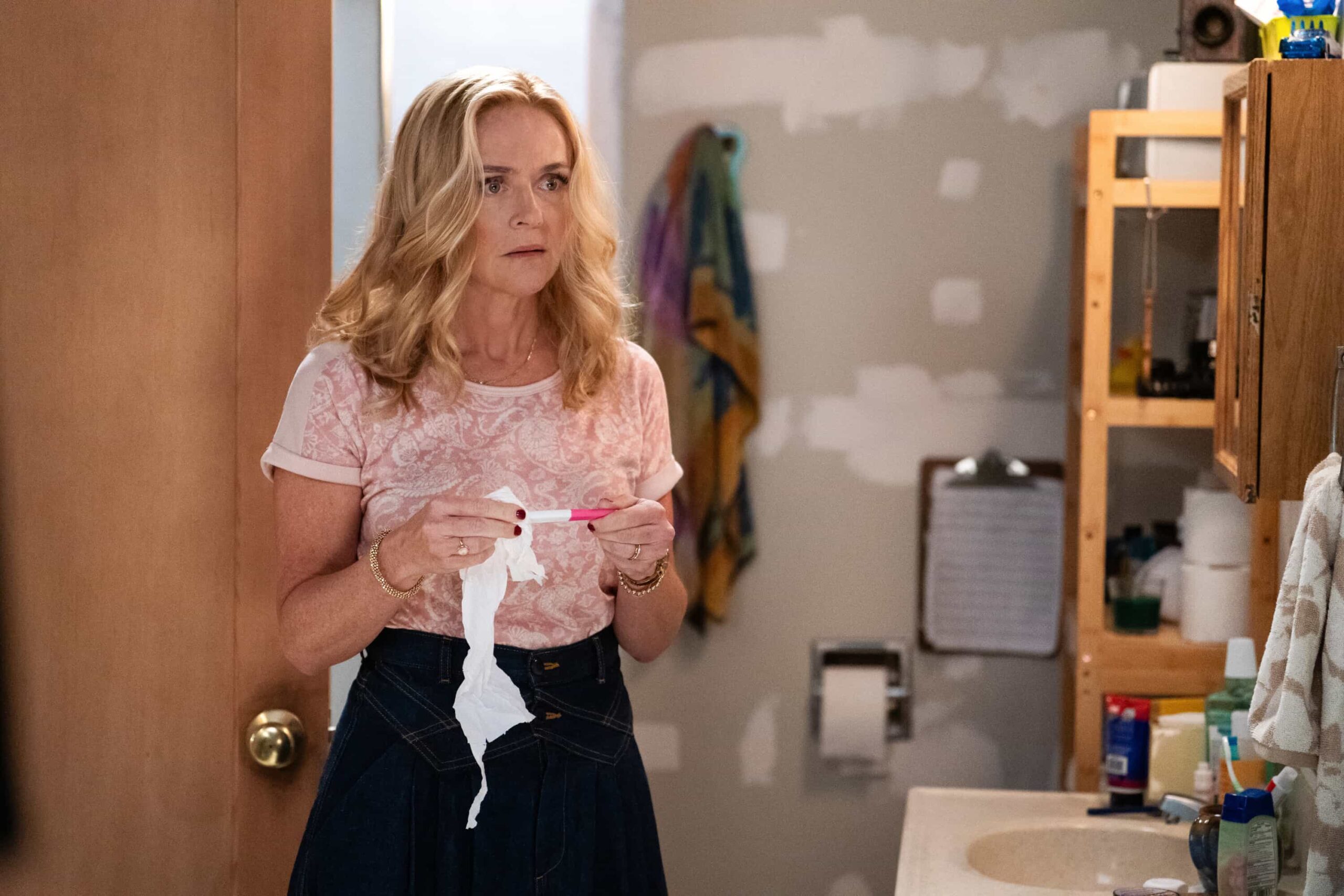 “A Pregnancy Test and an Old Man’s Gallbladder” – Georgie’s jealousy rears its head when Mandy gets sent on an overnight work trip with her ex and current boss, Scott (Christopher Gorham). Meanwhile, Jim and Audrey panic when they find a pregnancy test in Connor’s trash, on GEORGIE & MANDY’S FIRST MARRIAGE, Thursday, Nov. 13 (8:00-8:30 PM, ET/PT) on the CBS Television Network, and streaming on Paramount+ (live and on-demand for Paramount+ Premium plan subscribers, or on-demand for Paramount+ Essential subscribers the day after the episode airs)*. Pictured: Rachel Bay Jones as Audrey  Photo: Troy Harvey/CBS ©2025 CBS Broadcasting, Inc. All Rights Reserved.