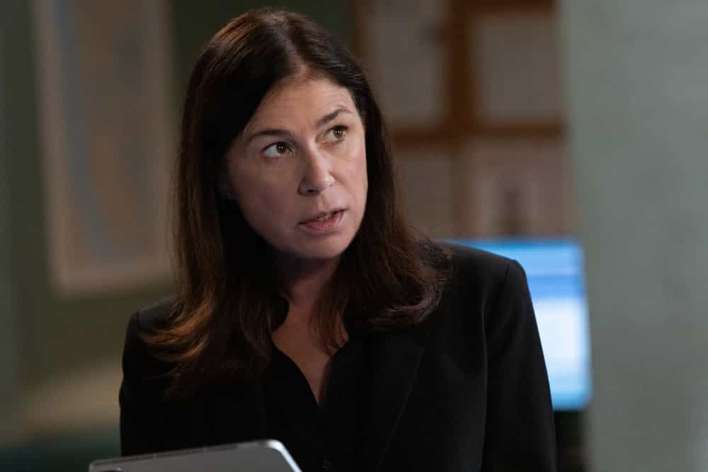 Law & Order Season 25 Episode 7 “Guardian” – Photos & Case Preview 3 Law & Order Season 25 Episode 7 -- "Guardian" Episode 25007 -- Pictured: Maura Tierney as Lieutenant Jessica Brady -- (Photo by: Will Hart/NBC)