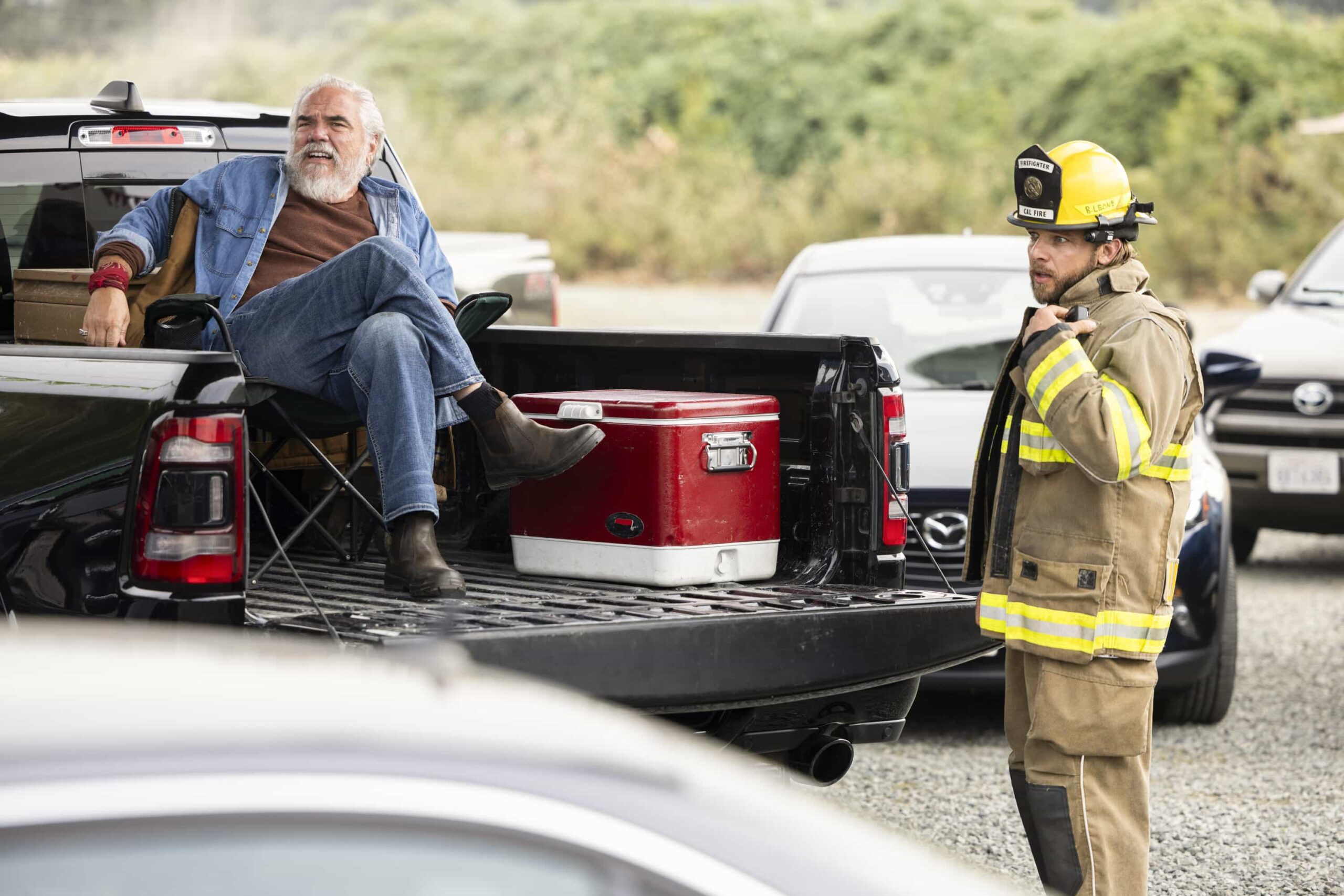 “Happy First Day, Manny” – The team responds to a dangerous fire at the local drive in movie theater where they must enlist civilians to help stop the spread, on FIRE COUNTRY, Friday, Nov. 14 (9:00-10:00 PM, ET/PT) on the CBS Television Network, and streaming on Paramount+ (live and on-demand for Paramount+ Premium plan subscribers, or on-demand for Paramount+ Essential subscribers the day after the episode airs).  Pictured (L-R): W. Earl Brown as Wes Fox and Max Thieriot as Bode Leone. Photo: Eike Schroter/CBS ©2025 CBS Broadcasting, Inc. All Rights Reserved.