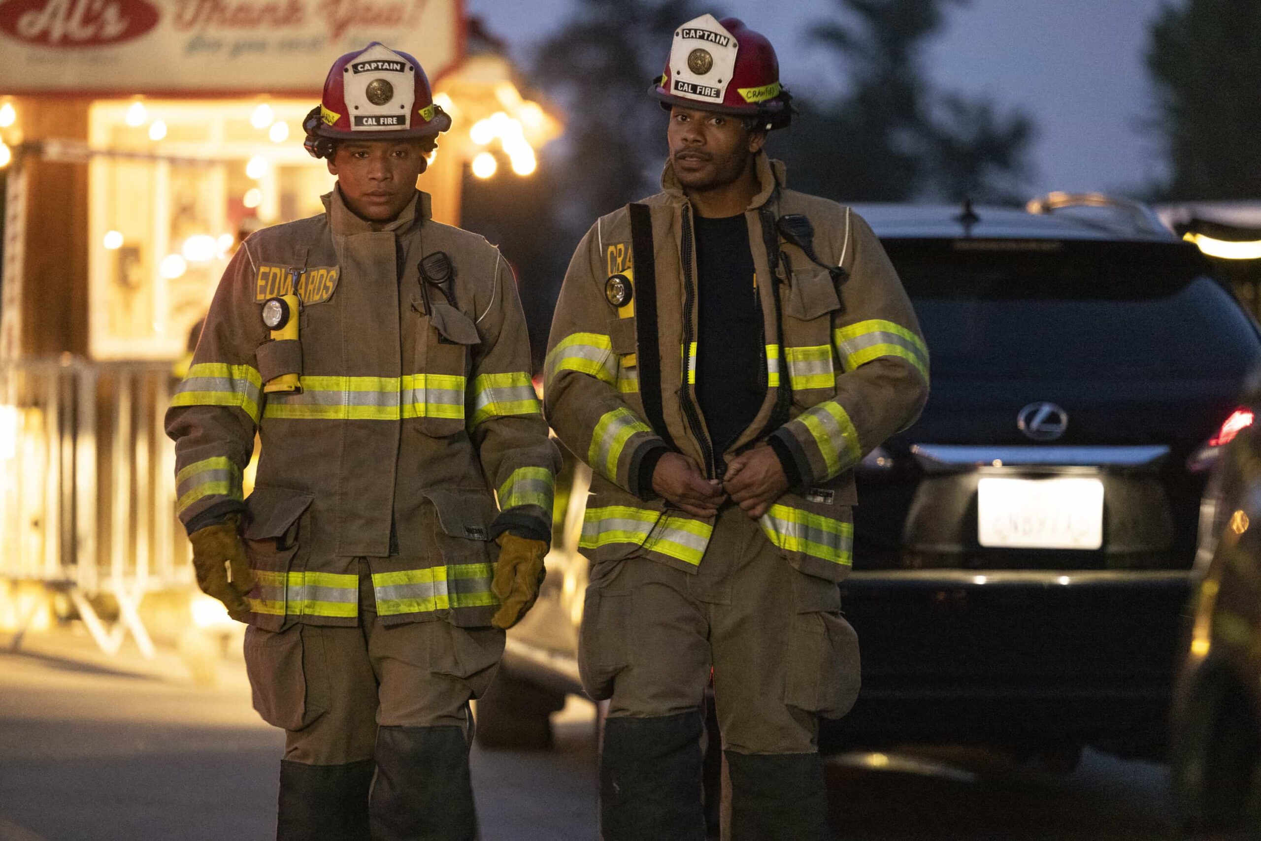 Fire Country Season 4 Episode 5 “Happy First Day, Manny” – The team responds to a dangerous fire at the local drive in movie theater where they must enlist civilians to help stop the spread, on FIRE COUNTRY, Friday, Nov. 14 (9:00-10:00 PM, ET/PT) on the CBS Television Network, and streaming on Paramount+ (live and on-demand for Paramount+ Premium plan subscribers, or on-demand for Paramount+ Essential subscribers the day after the episode airs).  Pictured (L-R): Jules Latimer as Eve Edwards and Jordan Calloway as Jake Crawford. Photo: Eike Schroter/CBS ©2025 CBS Broadcasting, Inc. All Rights Reserved.