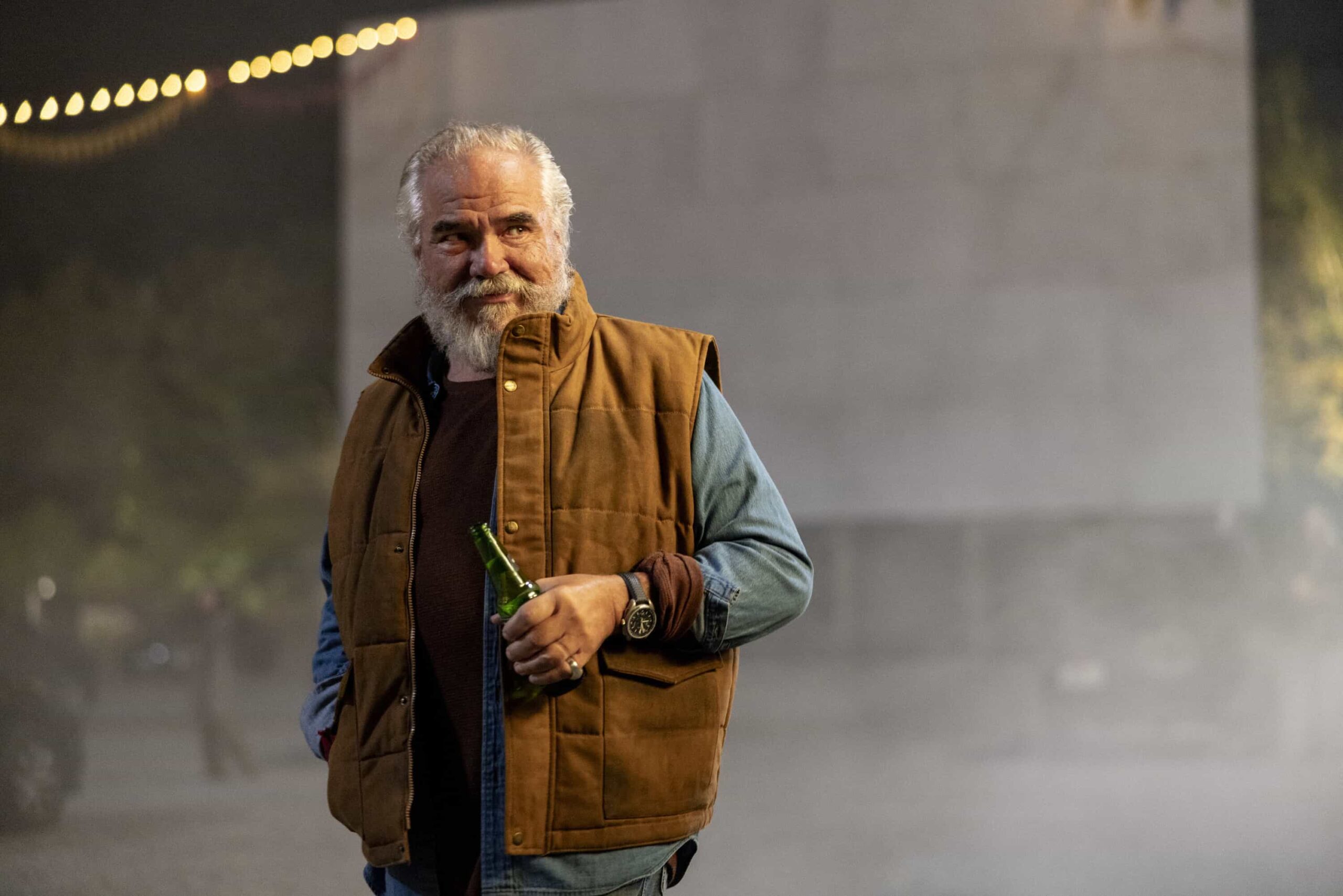 “Happy First Day, Manny” – The team responds to a dangerous fire at the local drive in movie theater where they must enlist civilians to help stop the spread, on FIRE COUNTRY, Friday, Nov. 14 (9:00-10:00 PM, ET/PT) on the CBS Television Network, and streaming on Paramount+ (live and on-demand for Paramount+ Premium plan subscribers, or on-demand for Paramount+ Essential subscribers the day after the episode airs).  Pictured: W. Earl Brown as Wes Fox. Photo: Eike Schroter/CBS ©2025 CBS Broadcasting, Inc. All Rights Reserved.