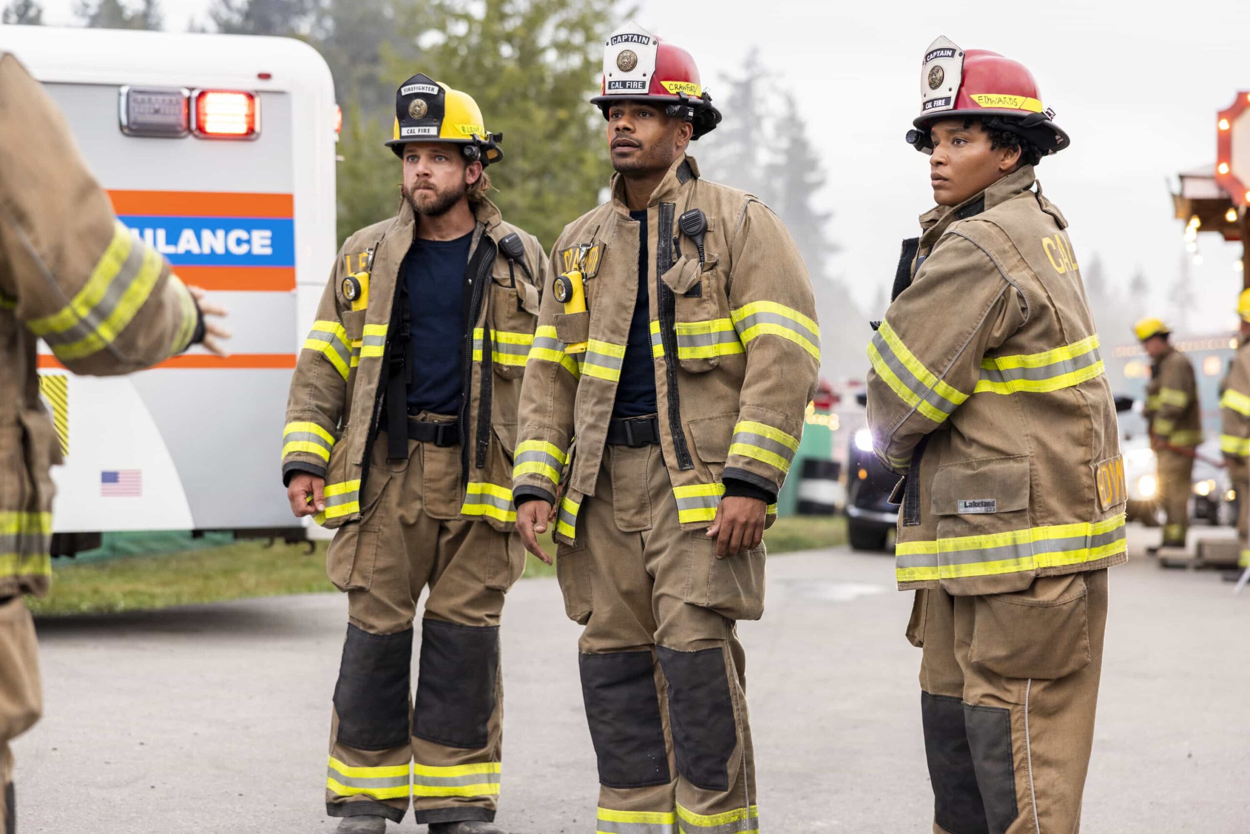 “Happy First Day, Manny” – The team responds to a dangerous fire at the local drive in movie theater where they must enlist civilians to help stop the spread, on FIRE COUNTRY, Friday, Nov. 14 (9:00-10:00 PM, ET/PT) on the CBS Television Network, and streaming on Paramount+ (live and on-demand for Paramount+ Premium plan subscribers, or on-demand for Paramount+ Essential subscribers the day after the episode airs).  Pictured (L-R): Max Thieriot as Bode Leone, Jordan Calloway as Jake Crawford, and Jules Latimer as Eve Edwards. Photo: Eike Schroter/CBS ©2025 CBS Broadcasting, Inc. All Rights Reserved.