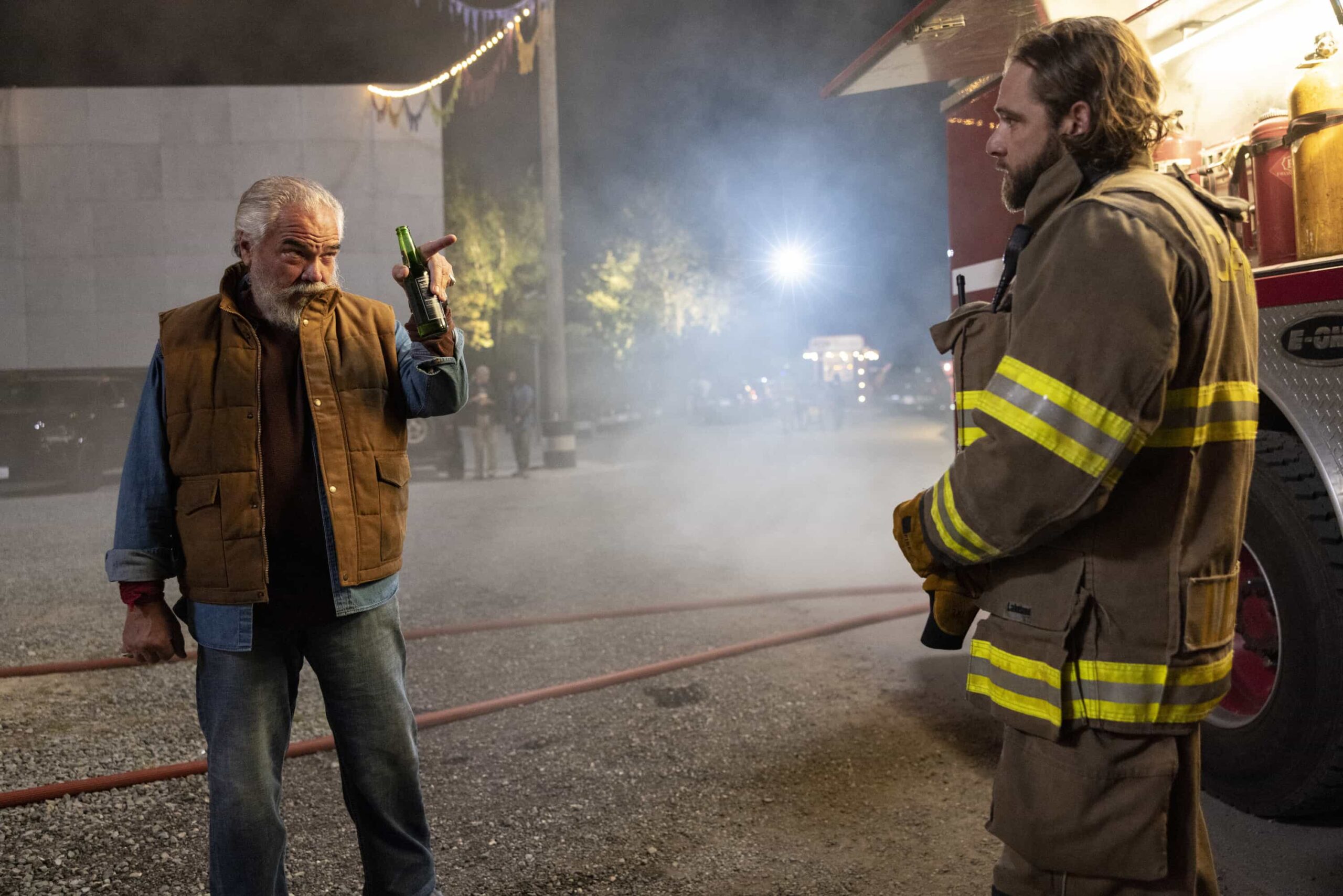 “Happy First Day, Manny” – The team responds to a dangerous fire at the local drive in movie theater where they must enlist civilians to help stop the spread, on FIRE COUNTRY, Friday, Nov. 14 (9:00-10:00 PM, ET/PT) on the CBS Television Network, and streaming on Paramount+ (live and on-demand for Paramount+ Premium plan subscribers, or on-demand for Paramount+ Essential subscribers the day after the episode airs).  Pictured (L-R): W. Earl Brown as Wes Fox and Max Thieriot as Bode Leone. Photo: Eike Schroter/CBS ©2025 CBS Broadcasting, Inc. All Rights Reserved.