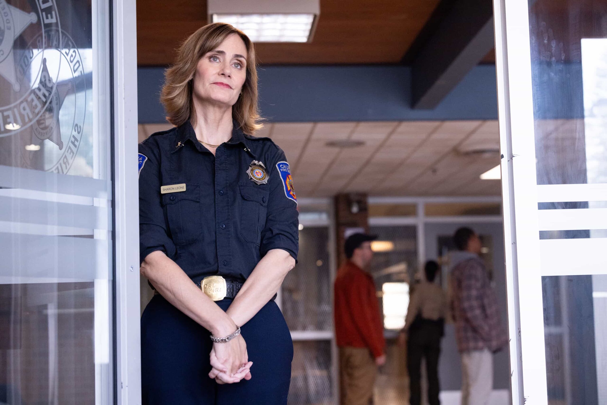 Sheriff Country Season 1 Episode 8 “Death & Taxes” – As cannabis growers in Edgewater scramble to pay their taxes in cash, a violent robbery leaves a man in critical condition and exposes the vulnerability of the legal cannabis trade. Meanwhile, Mickey navigates a tense meal with her stepsister, Sharon (FIRE COUNTRY), on SHERIFF COUNTRY, Friday, Dec. 12 (8:00-9:00 PM, ET/PT) on the CBS Television Network, and streaming on Paramount+ (live and on-demand for Paramount+ Premium plan subscribers, or on-demand for Paramount+ Essential subscribers the day after the episode airs)*. Pictured: Diane Farr as Sharon. Photo: Darren Goldstein/CBS ©2025 CBS Broadcasting, Inc. All Rights Reserved.