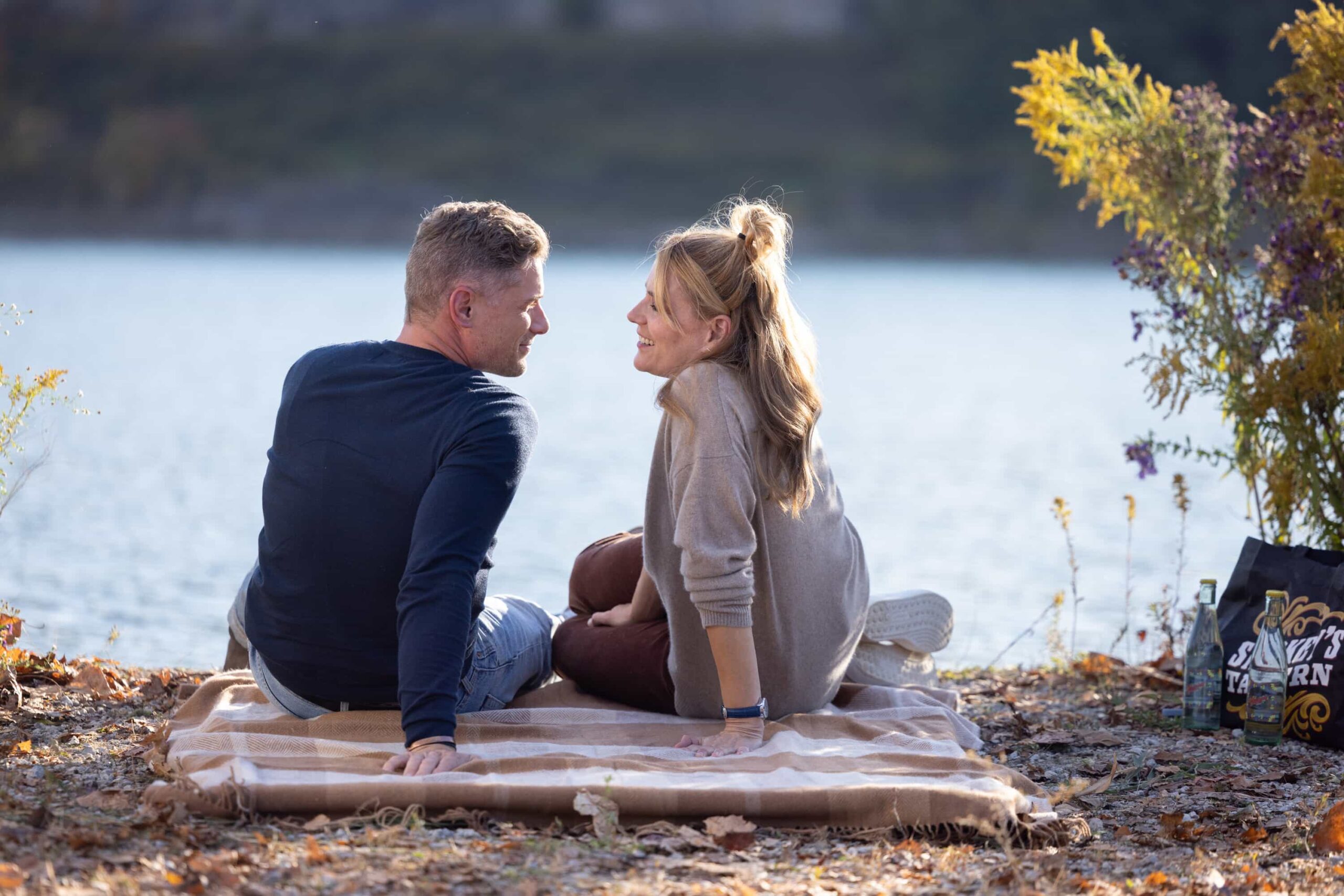 Sheriff Country Season 1 Episode 8 “Death & Taxes” – As cannabis growers in Edgewater scramble to pay their taxes in cash, a violent robbery leaves a man in critical condition and exposes the vulnerability of the legal cannabis trade. Meanwhile, Mickey navigates a tense meal with her stepsister, Sharon (FIRE COUNTRY), on SHERIFF COUNTRY, Friday, Dec. 12 (8:00-9:00 PM, ET/PT) on the CBS Television Network, and streaming on Paramount+ (live and on-demand for Paramount+ Premium plan subscribers, or on-demand for Paramount+ Essential subscribers the day after the episode airs)*. Pictured: Matt Lauria as Boone and Suze Misner as Nora Boone. Photo: Darren Goldstein/CBS ©2025 CBS Broadcasting, Inc. All Rights Reserved.