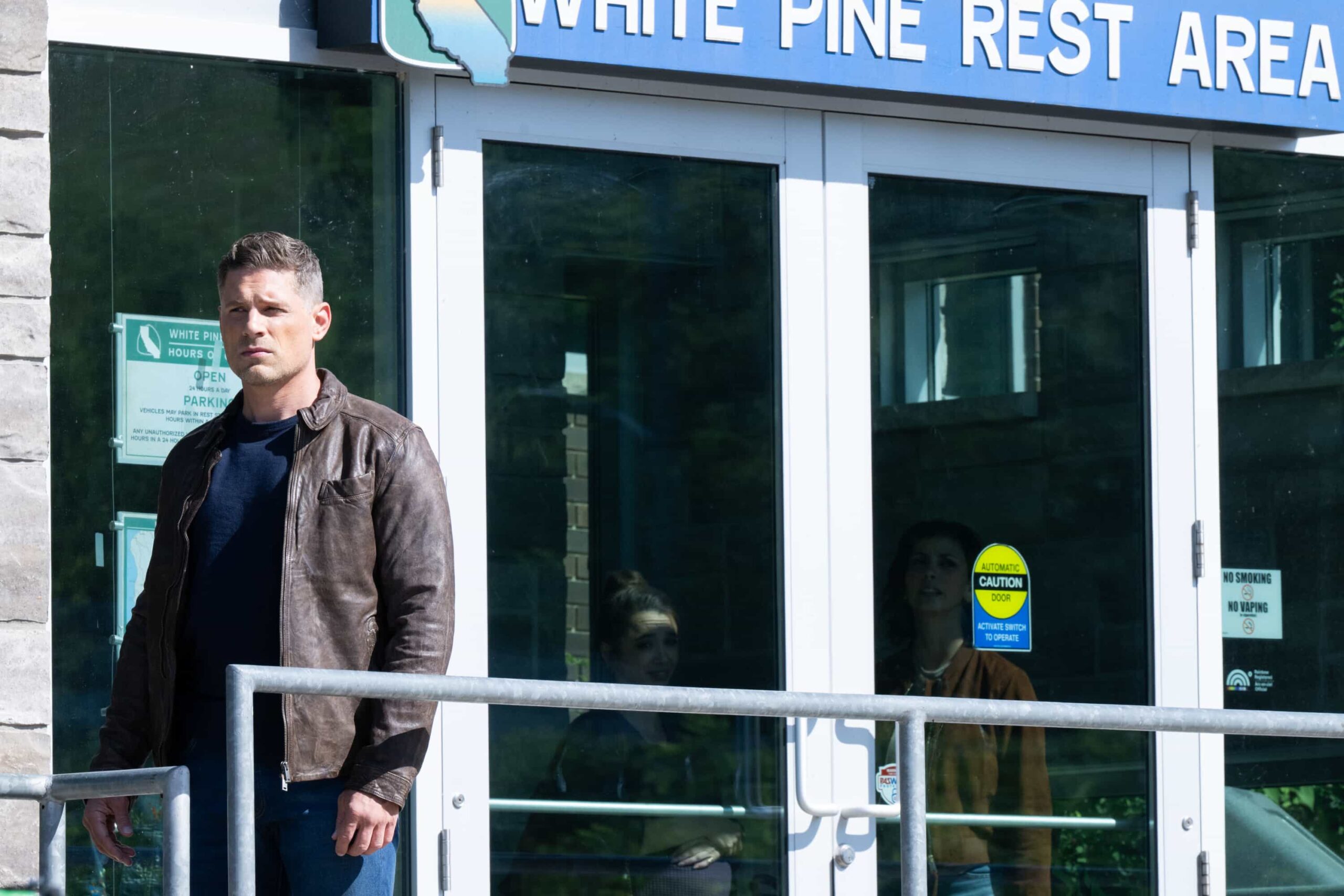 “Expecting Trouble” – A high-stakes transport mission puts Sheriff Mickey Fox and Deputy Boone on edge as they race against time to protect a vulnerable witness, on SHERIFF COUNTRY, Friday, Nov. 14 (8:00-9:00 PM, ET/PT) on the CBS Television Network, and streaming on Paramount+ (live and on-demand for Paramount+ Premium plan subscribers, or on-demand for Paramount+ Essential subscribers the day after the episode airs)*.  Pictured: Matt Lauria as Boone. Photo: Christos Kalohoridis/CBS ©2025 CBS Broadcasting, Inc. All Rights Reserved.