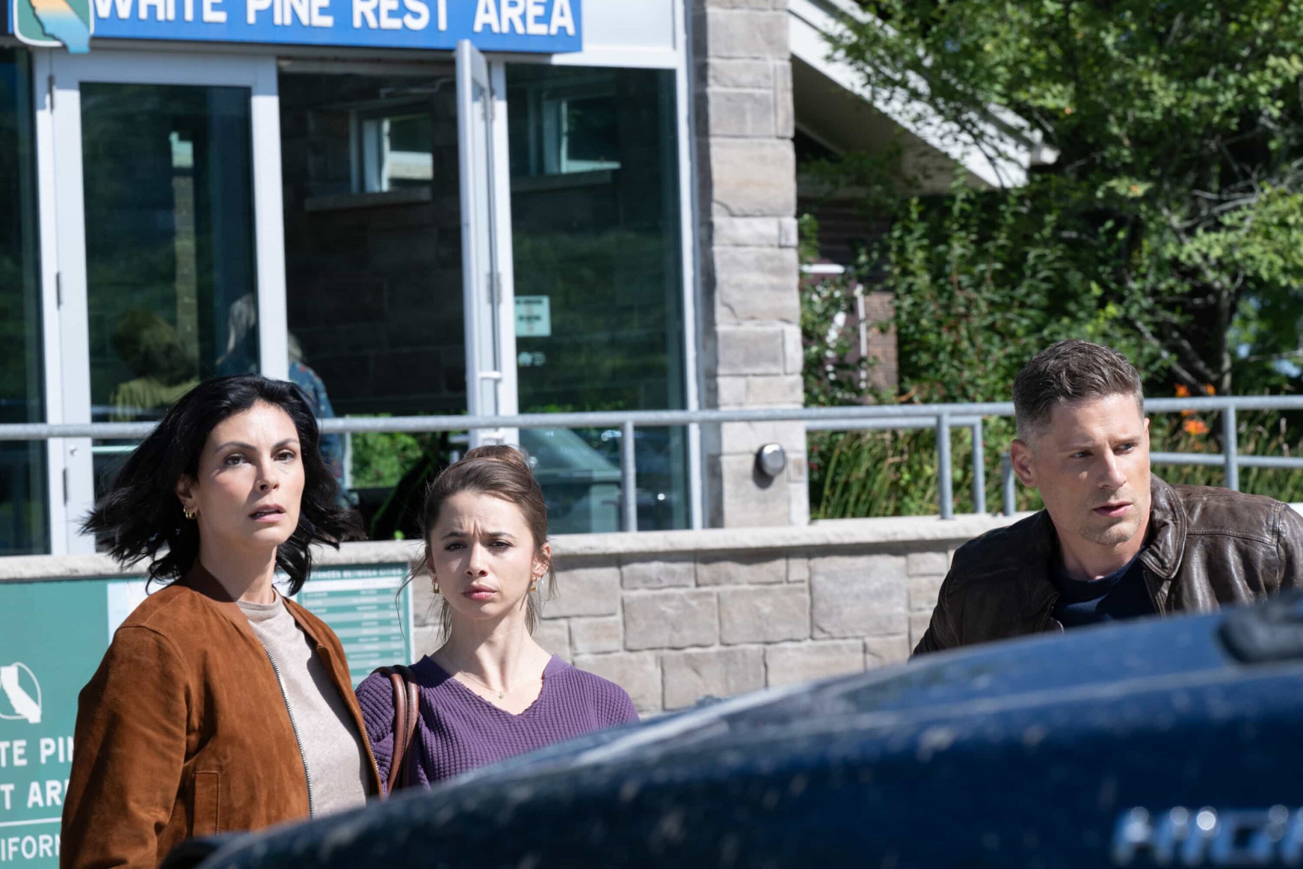 “Expecting Trouble” – A high-stakes transport mission puts Sheriff Mickey Fox and Deputy Boone on edge as they race against time to protect a vulnerable witness, on SHERIFF COUNTRY, Friday, Nov. 14 (8:00-9:00 PM, ET/PT) on the CBS Television Network, and streaming on Paramount+ (live and on-demand for Paramount+ Premium plan subscribers, or on-demand for Paramount+ Essential subscribers the day after the episode airs)*.  Pictured: Morena Baccarin as Sheriff Mickey Fox, Emma Sofia as Val Fulton and Matt Lauria as Boone. Photo: Christos Kalohoridis/CBS ©2025 CBS Broadcasting, Inc. All Rights Reserved.