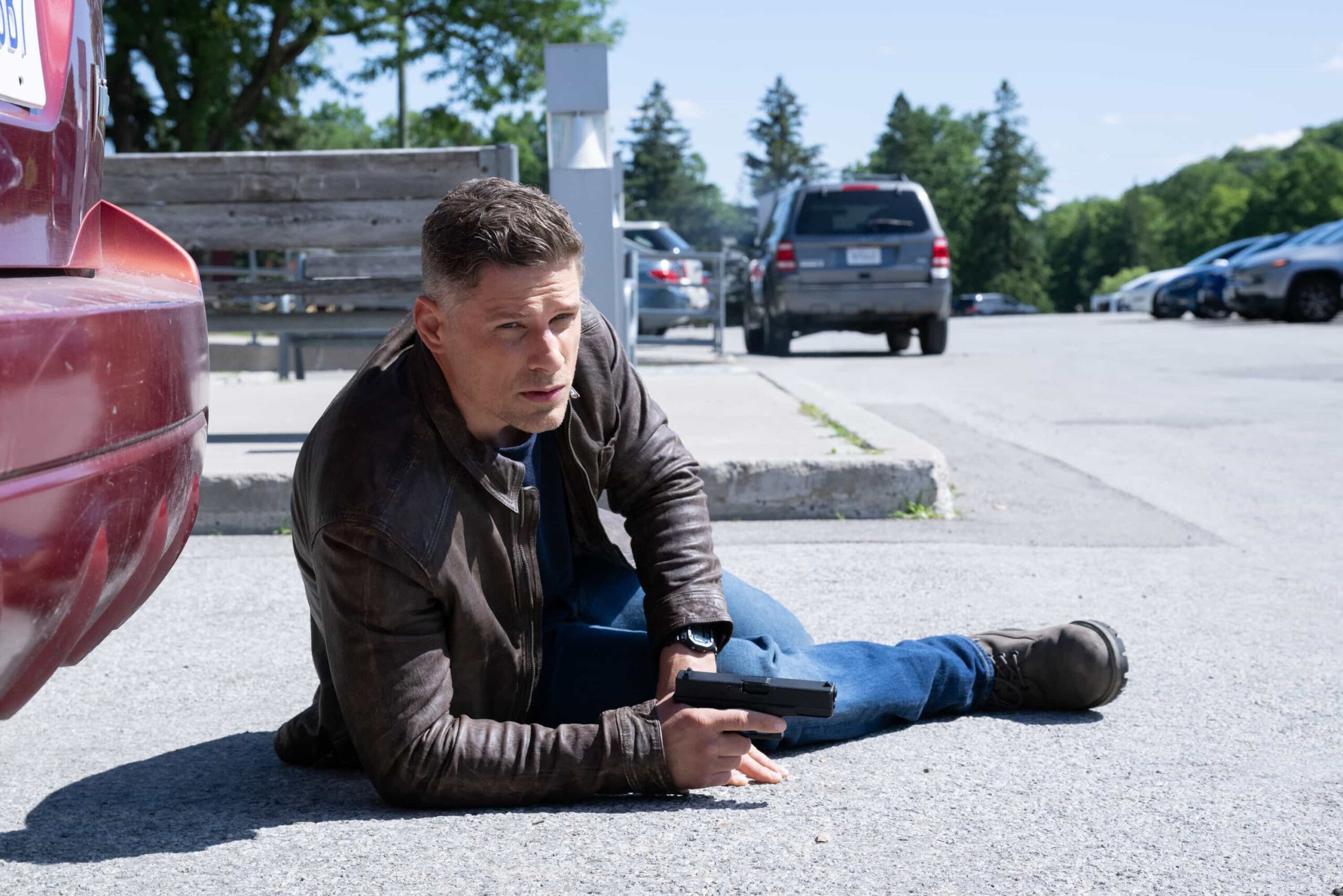 “Expecting Trouble” – A high-stakes transport mission puts Sheriff Mickey Fox and Deputy Boone on edge as they race against time to protect a vulnerable witness, on SHERIFF COUNTRY, Friday, Nov. 14 (8:00-9:00 PM, ET/PT) on the CBS Television Network, and streaming on Paramount+ (live and on-demand for Paramount+ Premium plan subscribers, or on-demand for Paramount+ Essential subscribers the day after the episode airs)*.  Pictured: Matt Lauria as Boone. Photo: Christos Kalohoridis/CBS ©2025 CBS Broadcasting, Inc. All Rights Reserved.