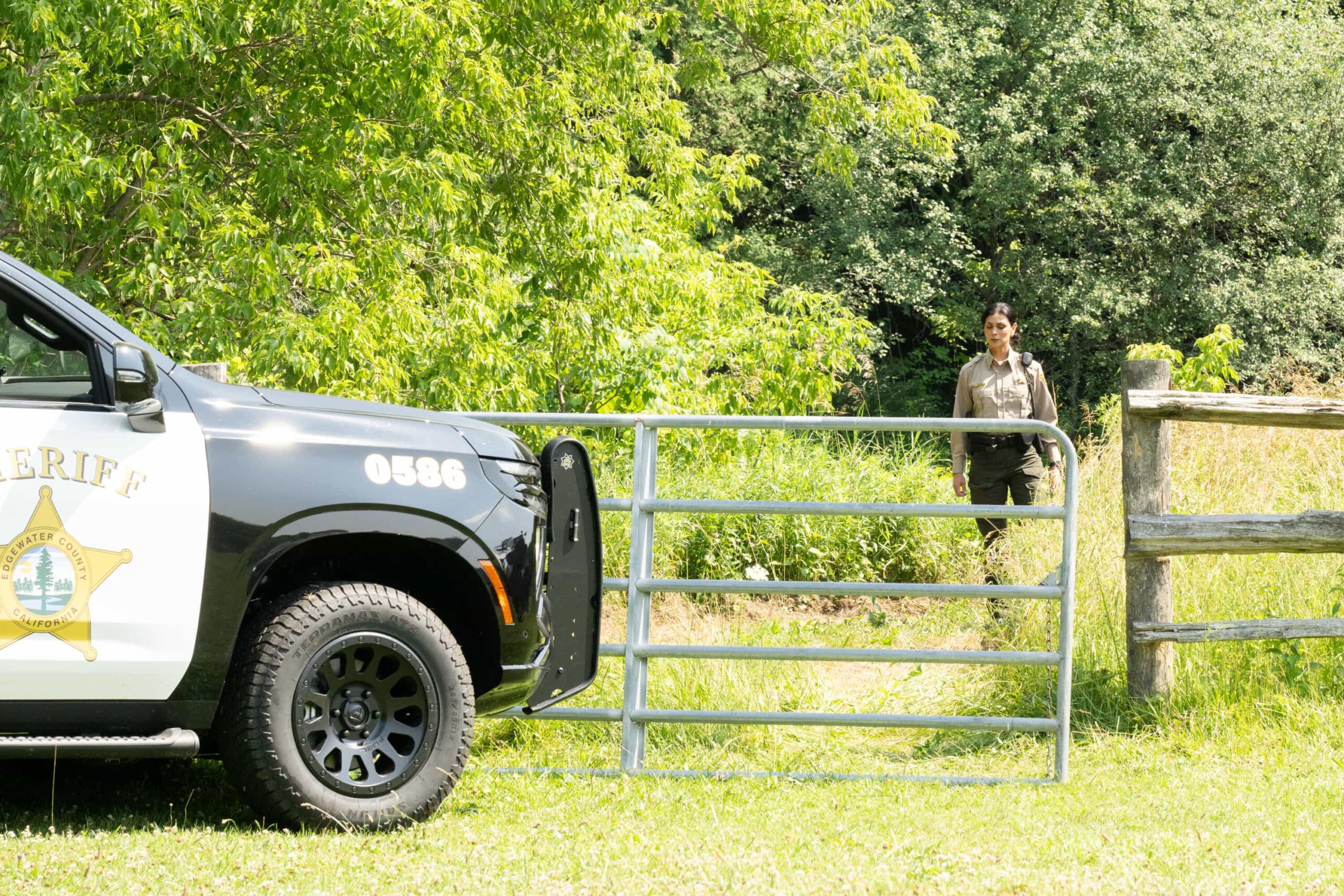 “Expecting Trouble” – A high-stakes transport mission puts Sheriff Mickey Fox and Deputy Boone on edge as they race against time to protect a vulnerable witness, on SHERIFF COUNTRY, Friday, Nov. 14 (8:00-9:00 PM, ET/PT) on the CBS Television Network, and streaming on Paramount+ (live and on-demand for Paramount+ Premium plan subscribers, or on-demand for Paramount+ Essential subscribers the day after the episode airs)*.  Pictured: Morena Baccarin as Sheriff Mickey Fox. Photo: Christos Kalohoridis/CBS ©2025 CBS Broadcasting, Inc. All Rights Reserved.