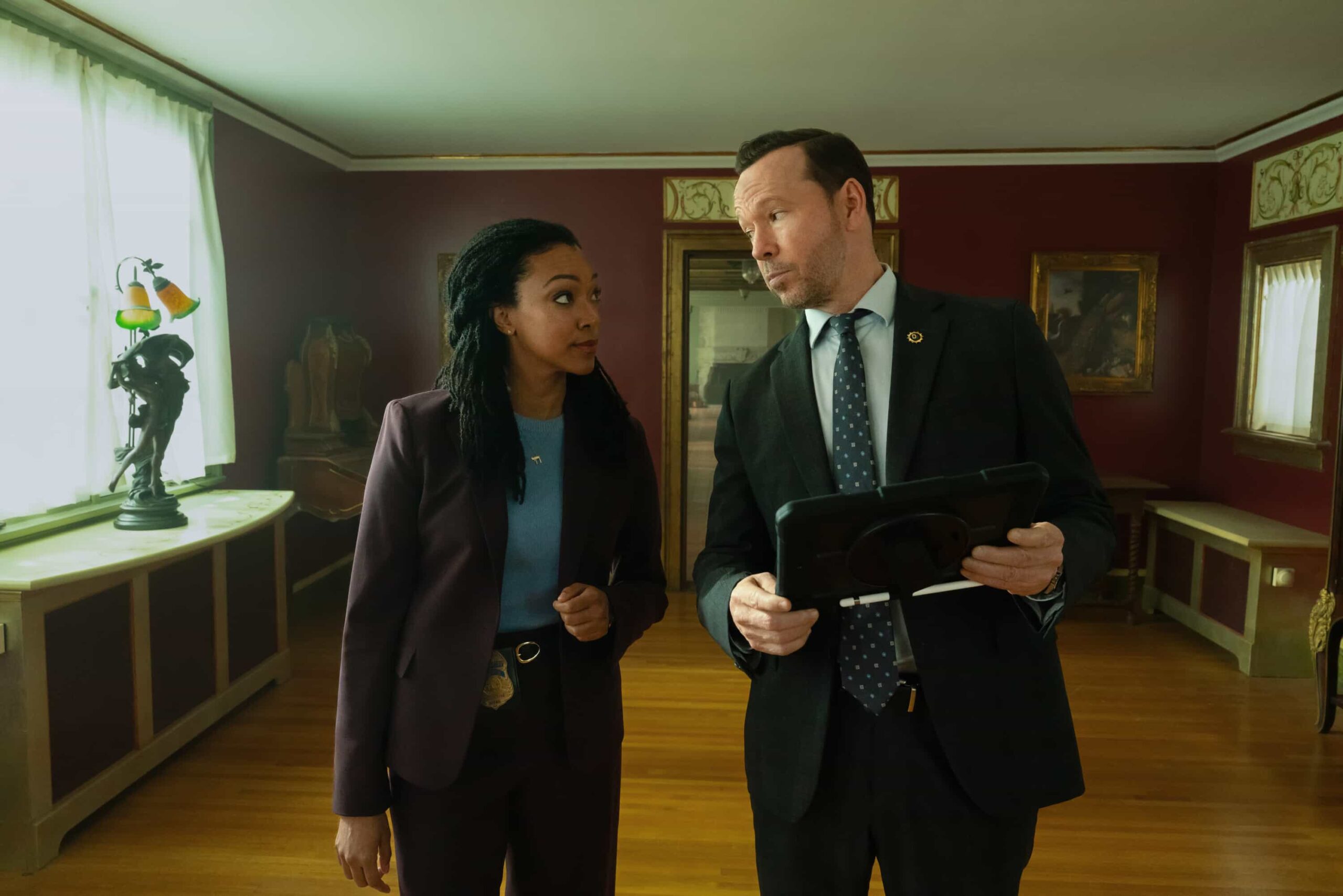 Boston Blue Season 1 Episode 5 “Suffer the Children” – Danny and Lena take on a high-stakes murder case that leads to one of Boston’s most infamous unsolved crimes. Meanwhile, tensions rise within the Silver family as a complex shooting case sparks debate over accountability and parenting, on “BOSTON BLUE,” Friday, Nov. 14 (10:00-11:00 PM, ET/PT) on the CBS Television Network, and streaming on Paramount+ (live and on-demand for Paramount+ subscribers, or on-demand for Paramount+ Essential subscribers the day after the episode airs)*. Pictured (L-R): Sonequa Martin-Green as Lena Silver and Donnie Wahlberg as Danny Reagan Photo: John Medland/CBS ©2025 CBS Broadcasting, Inc. All Rights Reserved.